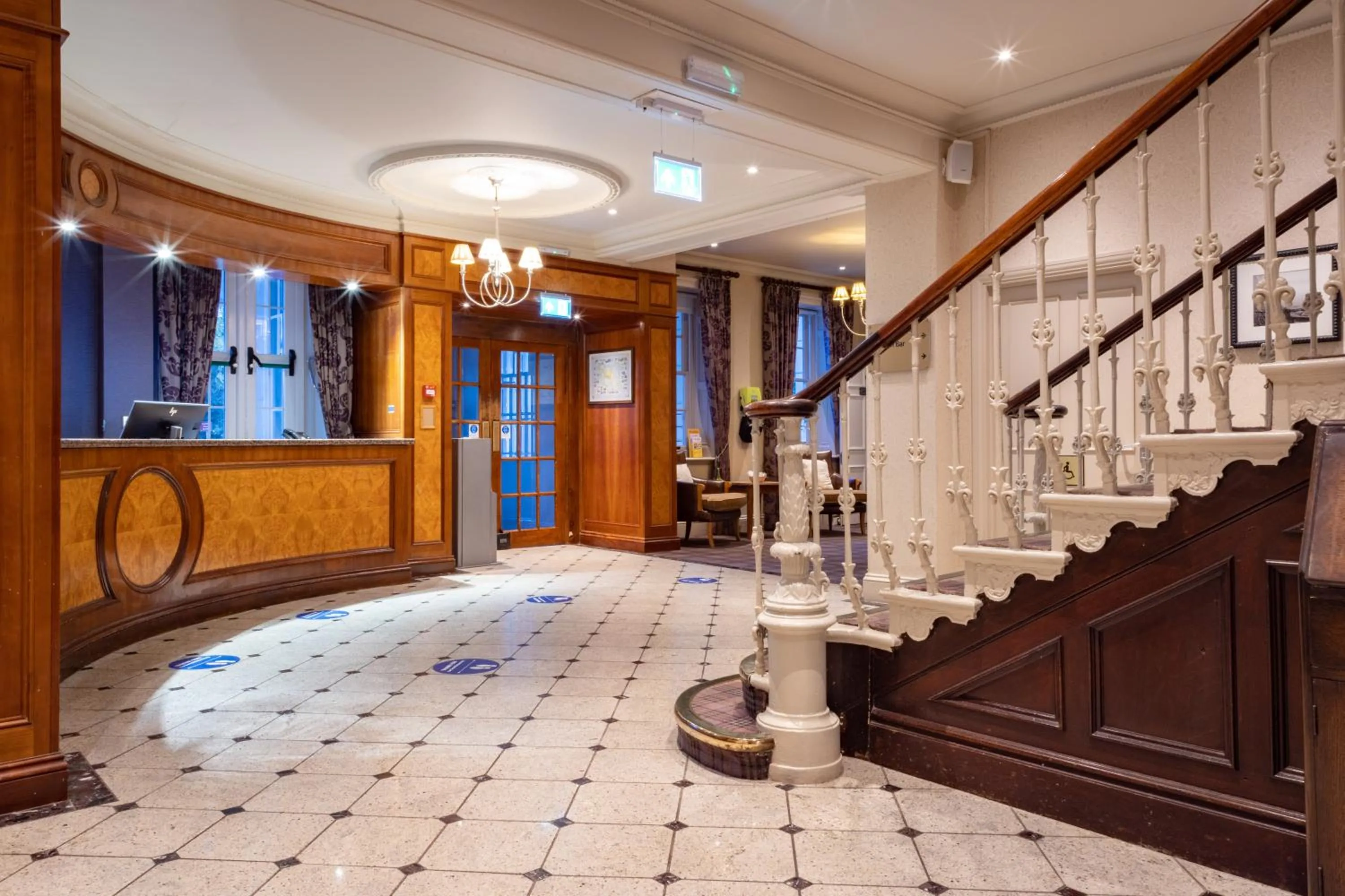 Lobby or reception in Avisford Park Hotel