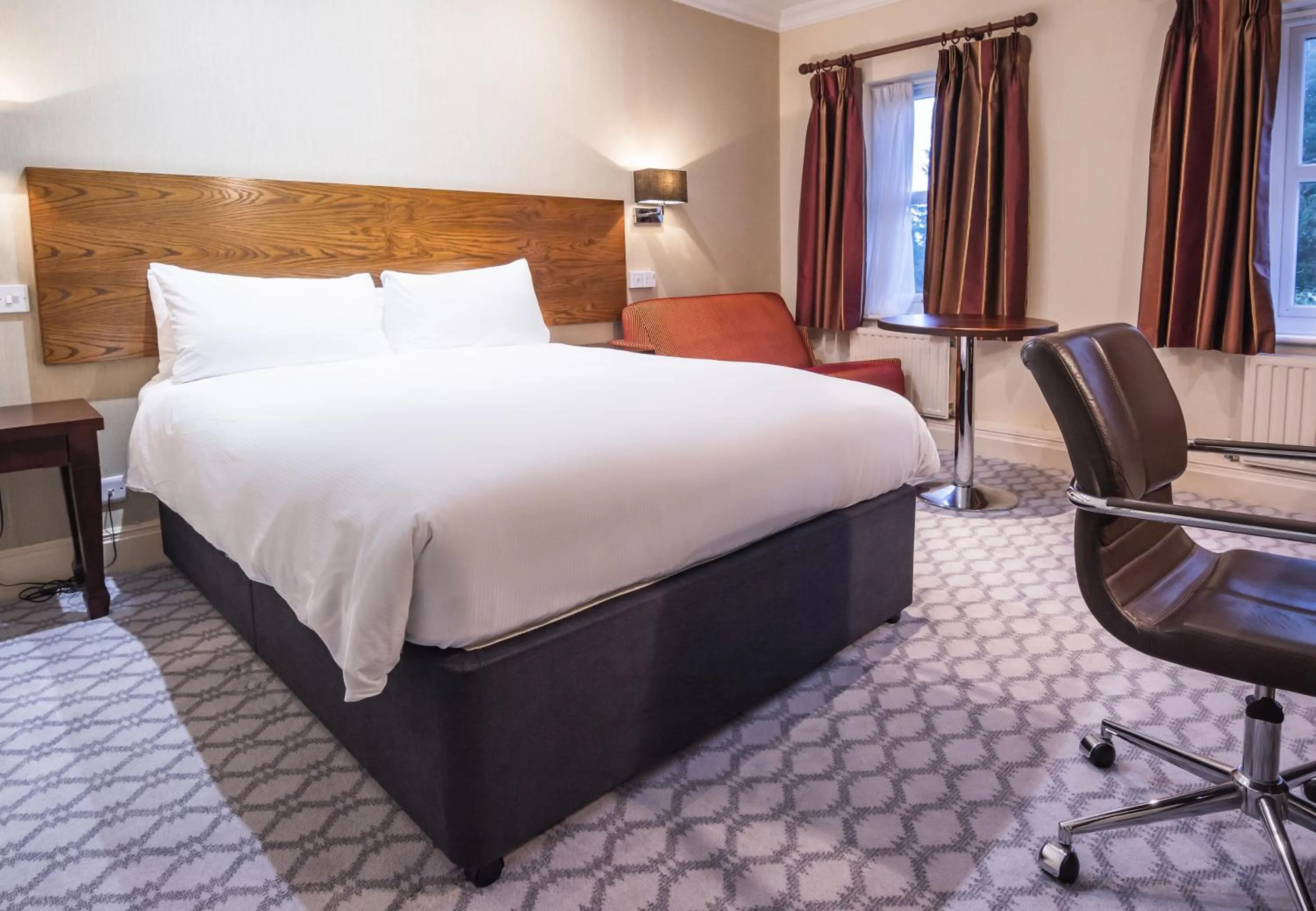 Bed in Avisford Park Hotel