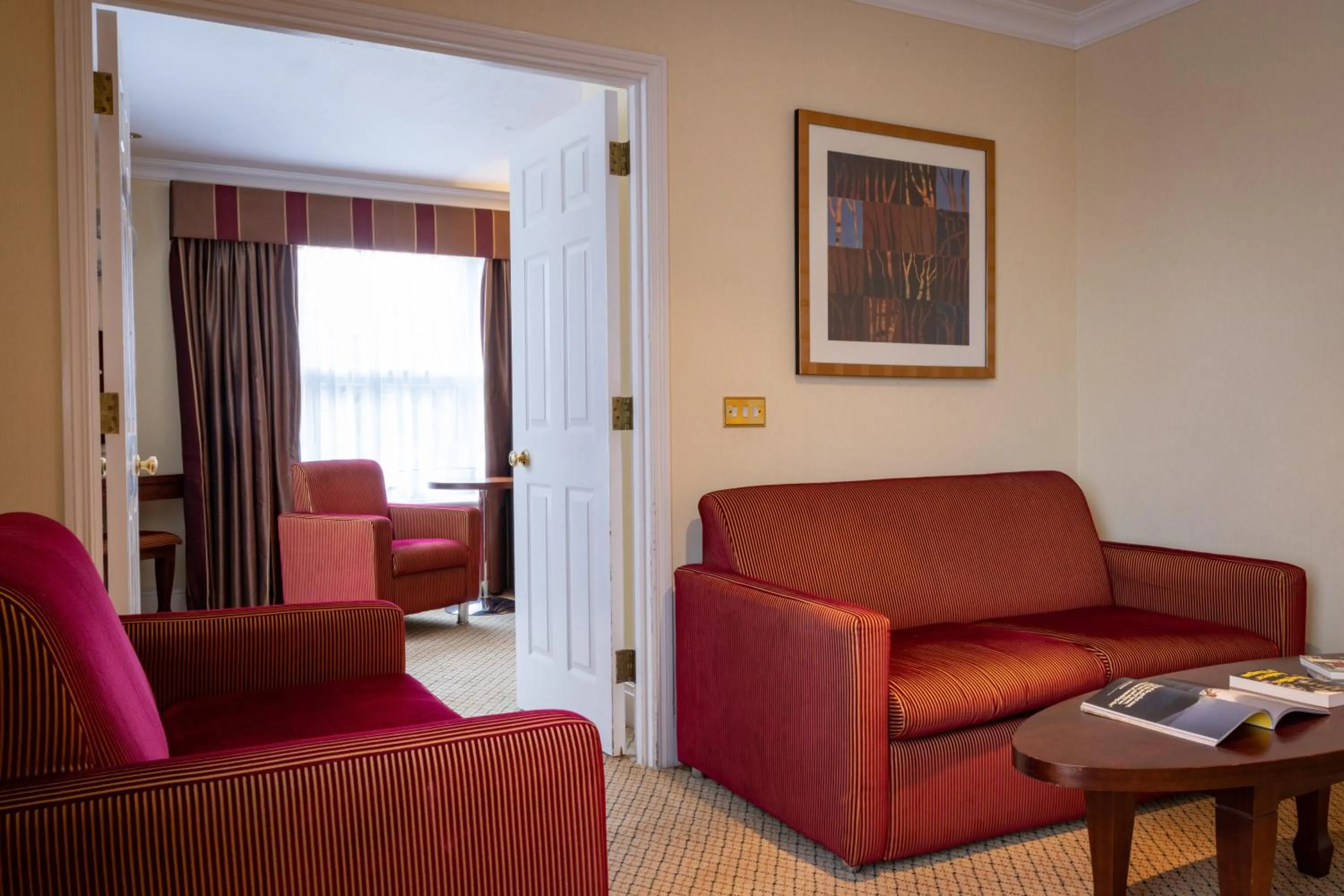 Living room in Avisford Park Hotel