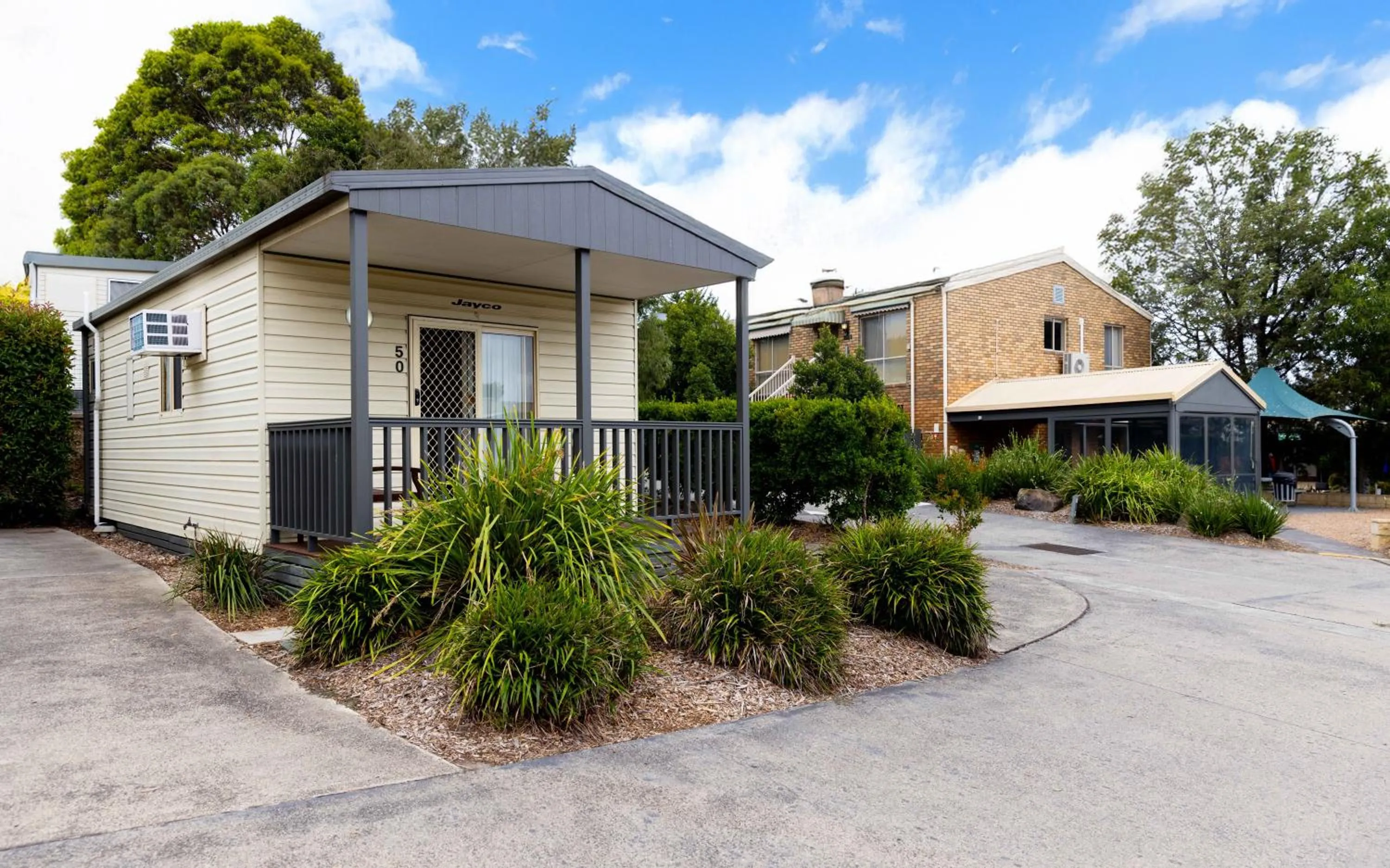 Facade/entrance in Airport Tourist Village Melbourne