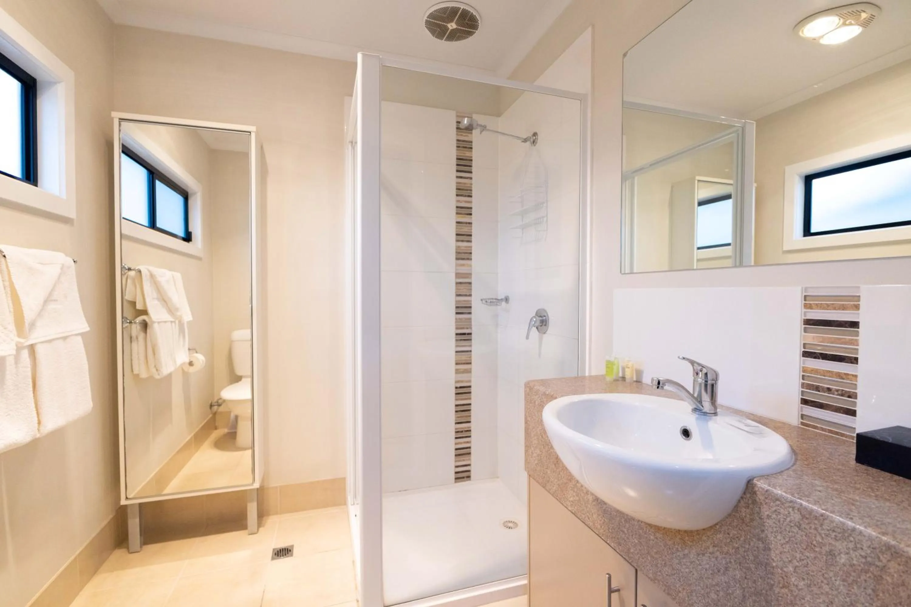 Bathroom in Airport Tourist Village Melbourne