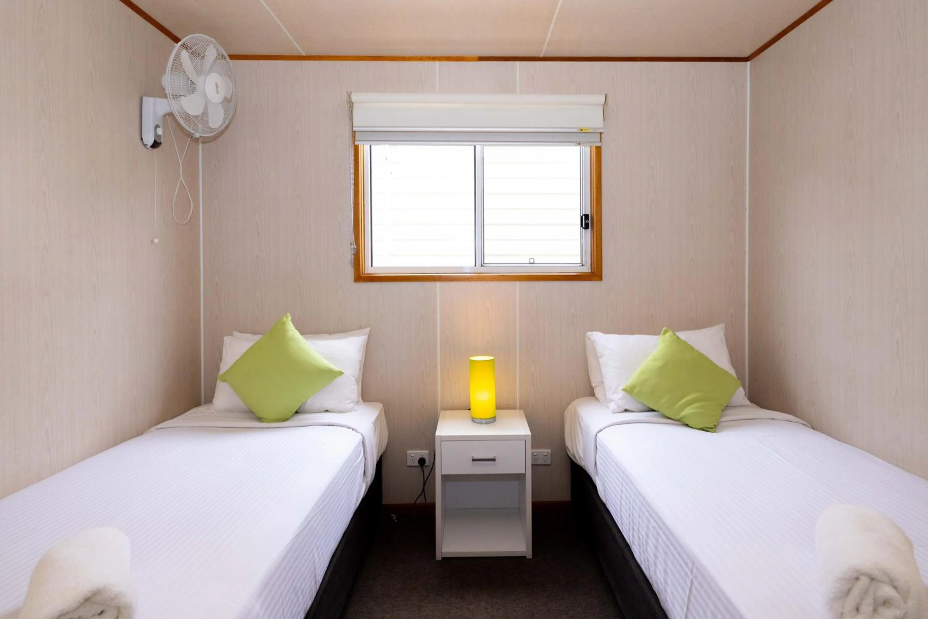 Bedroom, Bed in Airport Tourist Village Melbourne