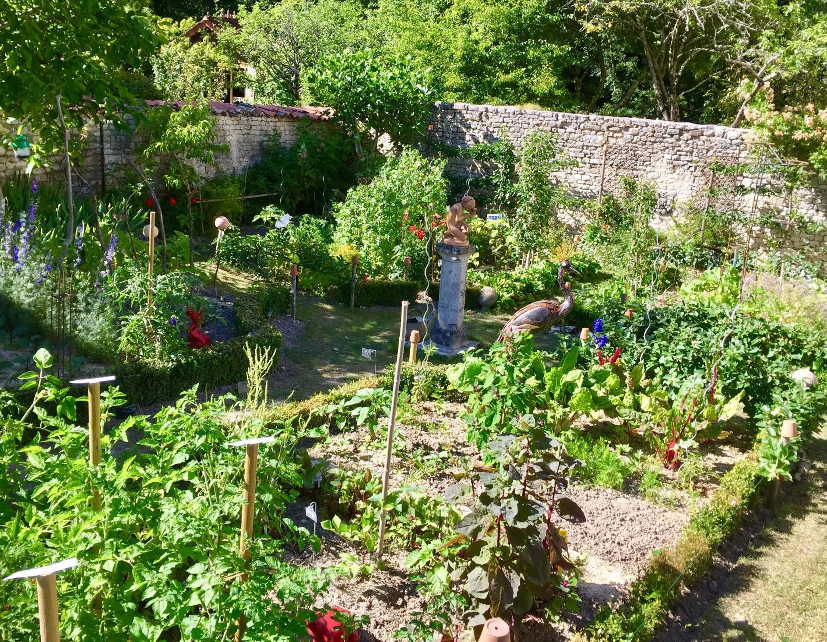Garden view in Chambres d'hôtes La Borderie du Gô près de La Rochelle - Nieul