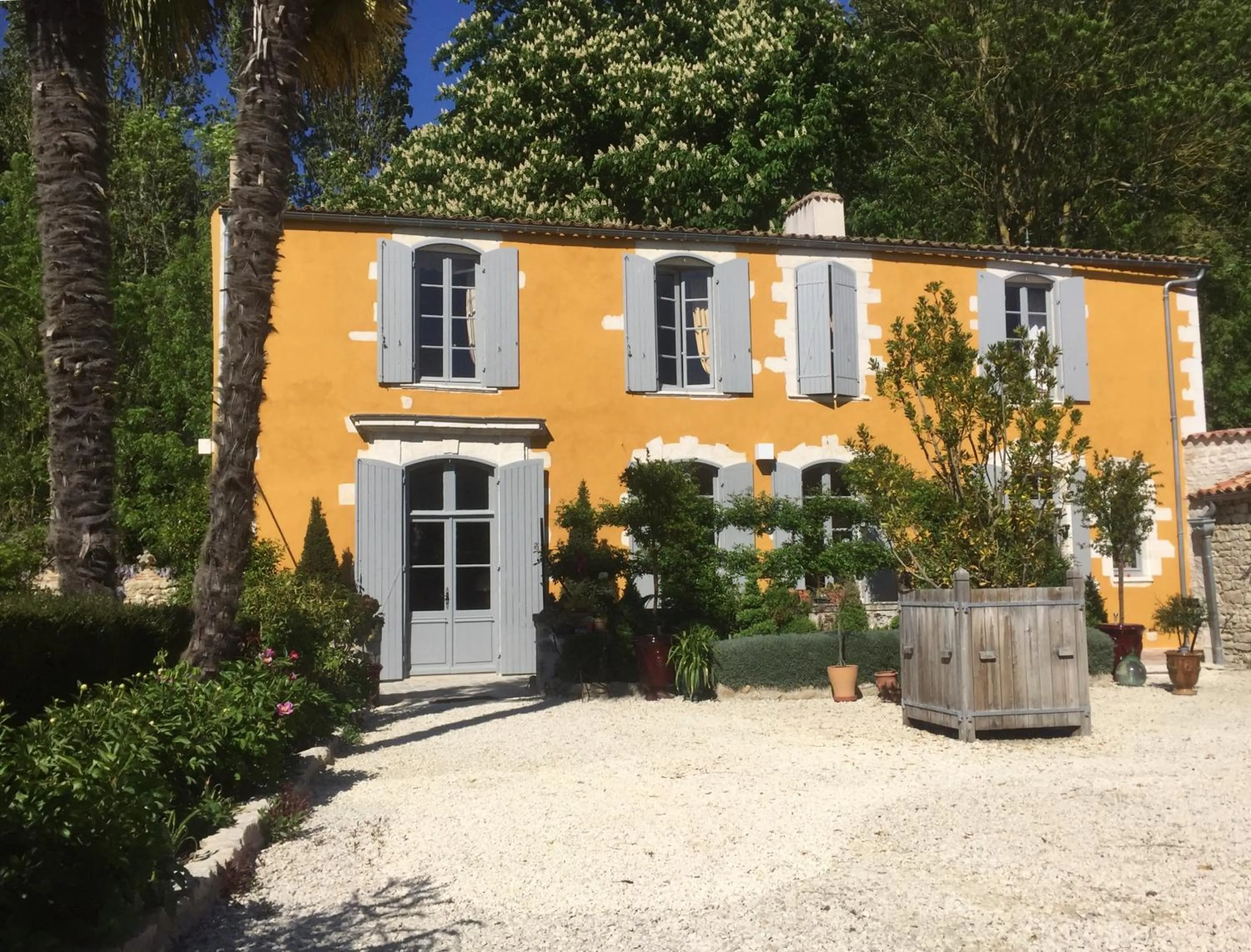Facade/entrance in Chambres d'hôtes La Borderie du Gô près de La Rochelle - Nieul