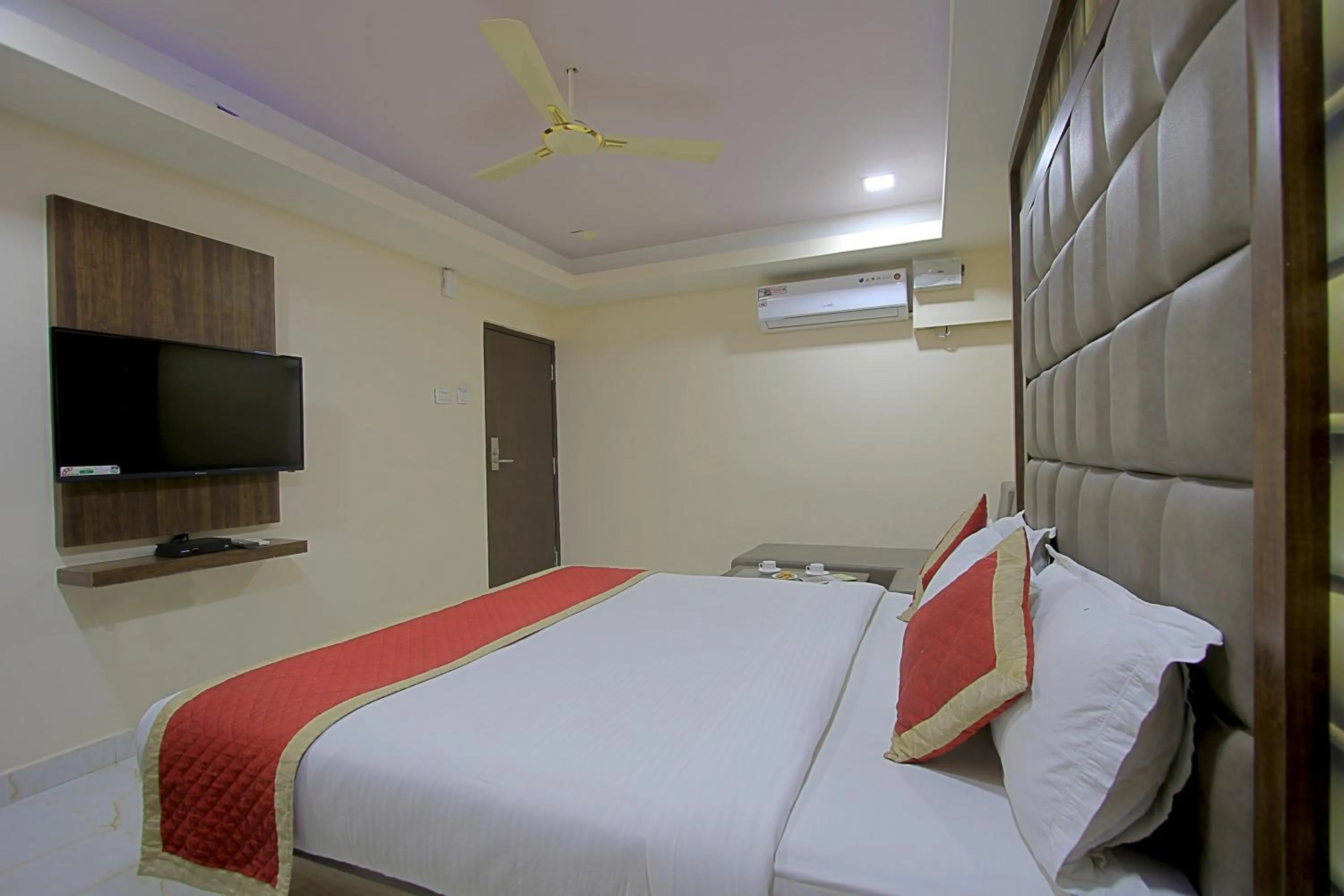 Bed in ABM Express Inn