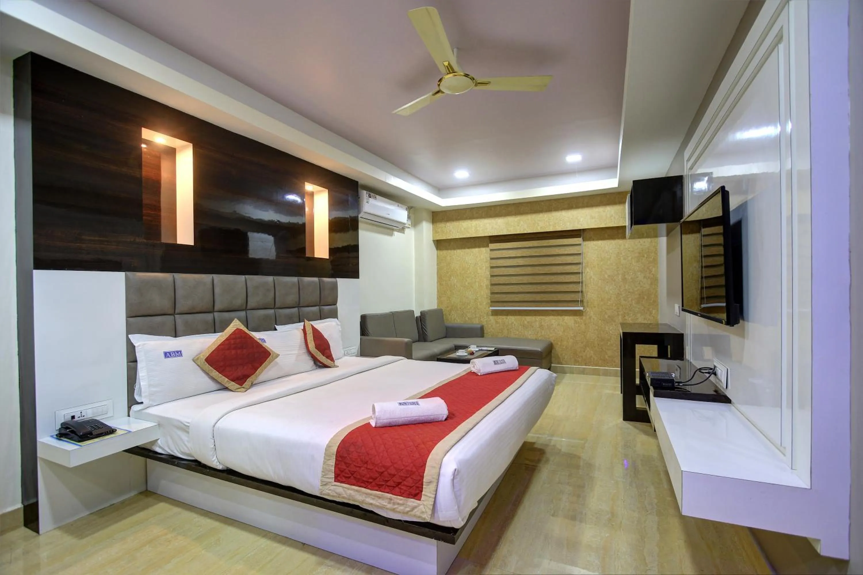 Photo of the whole room, Bed in ABM Express Inn