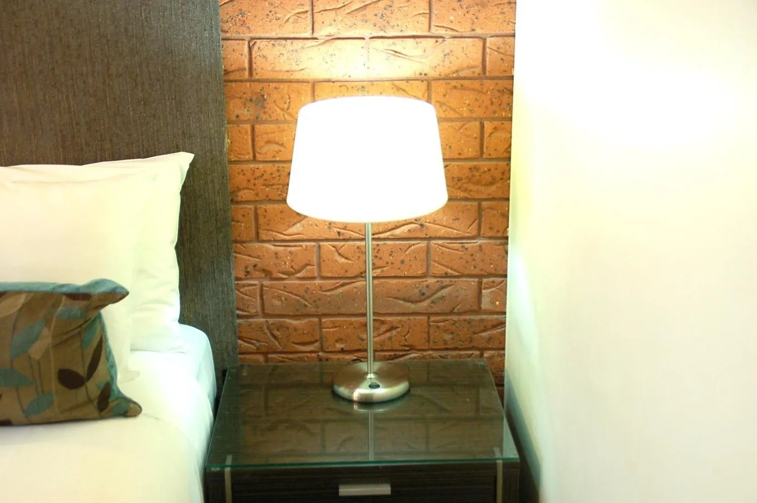 Bed in Meramie Motor Inn