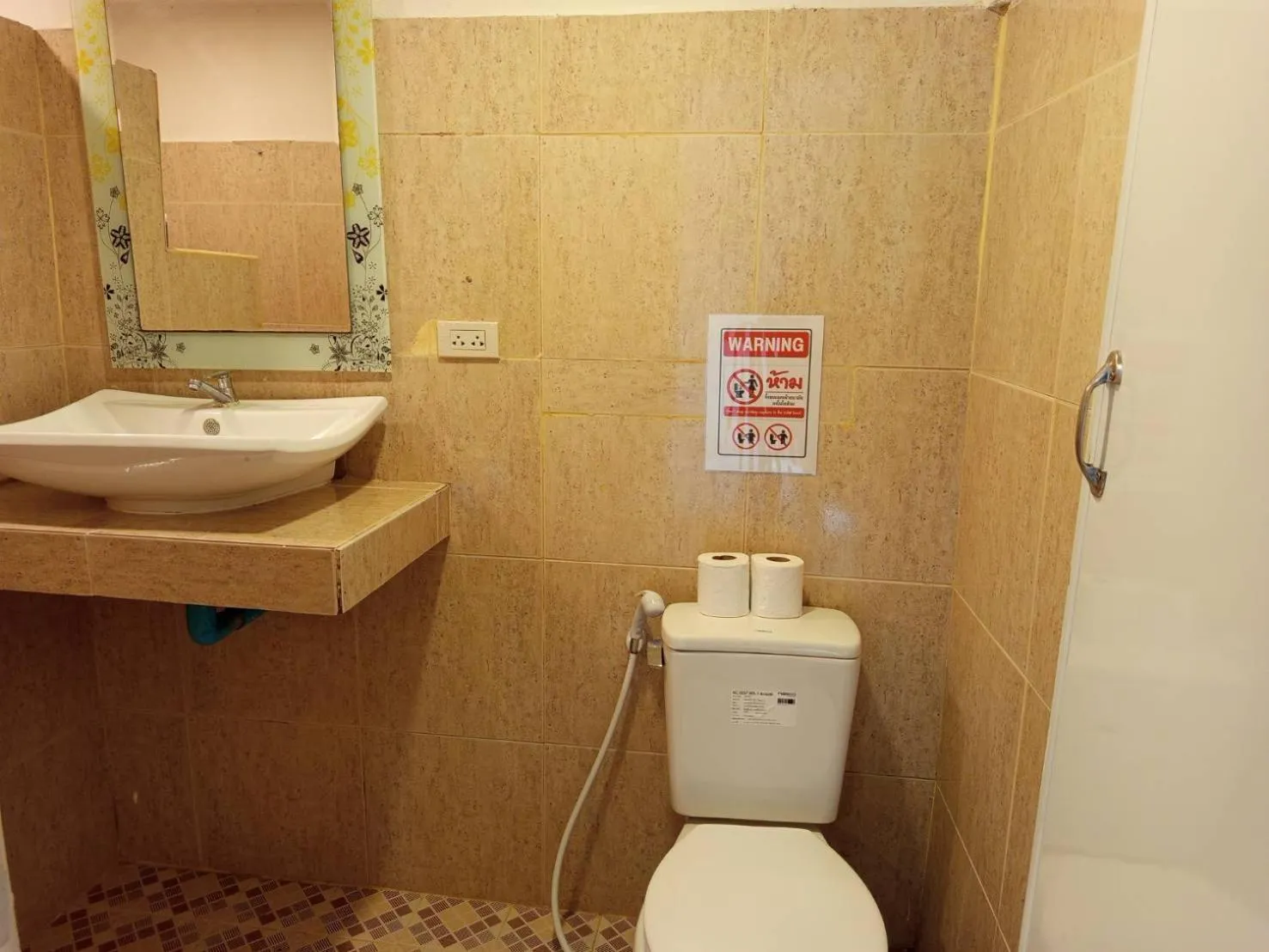 Toilet in Faye Orchid Garden Resort