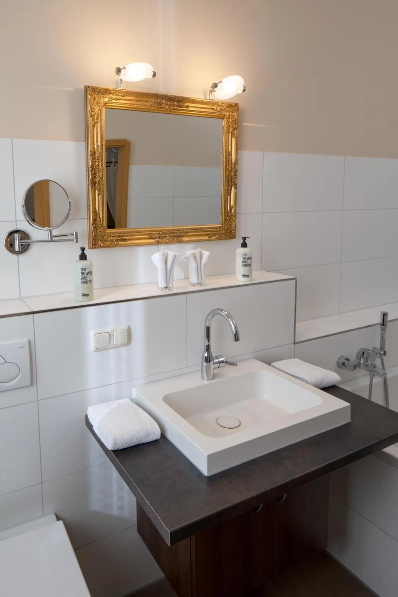 Bathroom in hideauts hotels Der Rosengarten