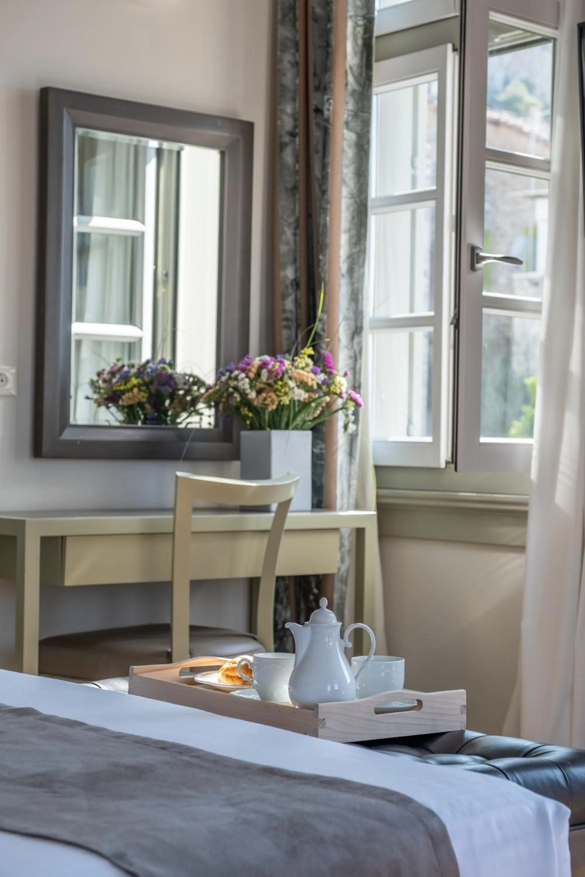 Bed in Grand Sarai Nafplio