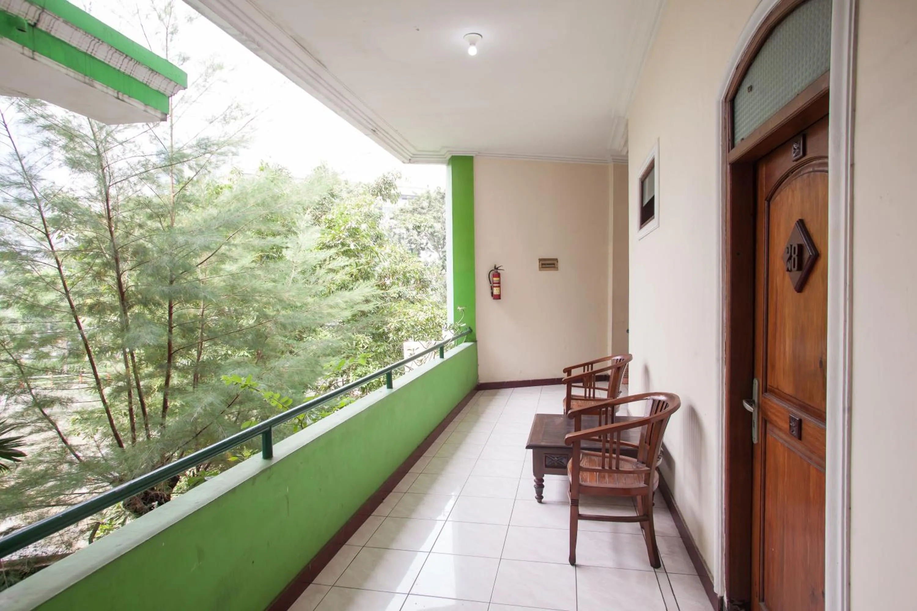 Balcony/Terrace in RedDoorz @ Genteng Surabaya 2
