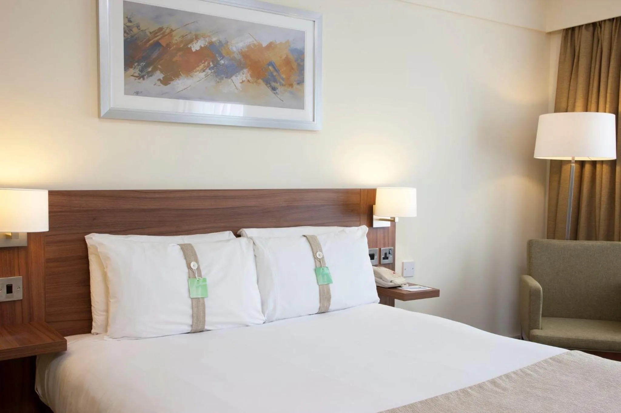 Photo of the whole room, Bed in Holiday Inn Stoke on Trent M6 Jct15 by IHG