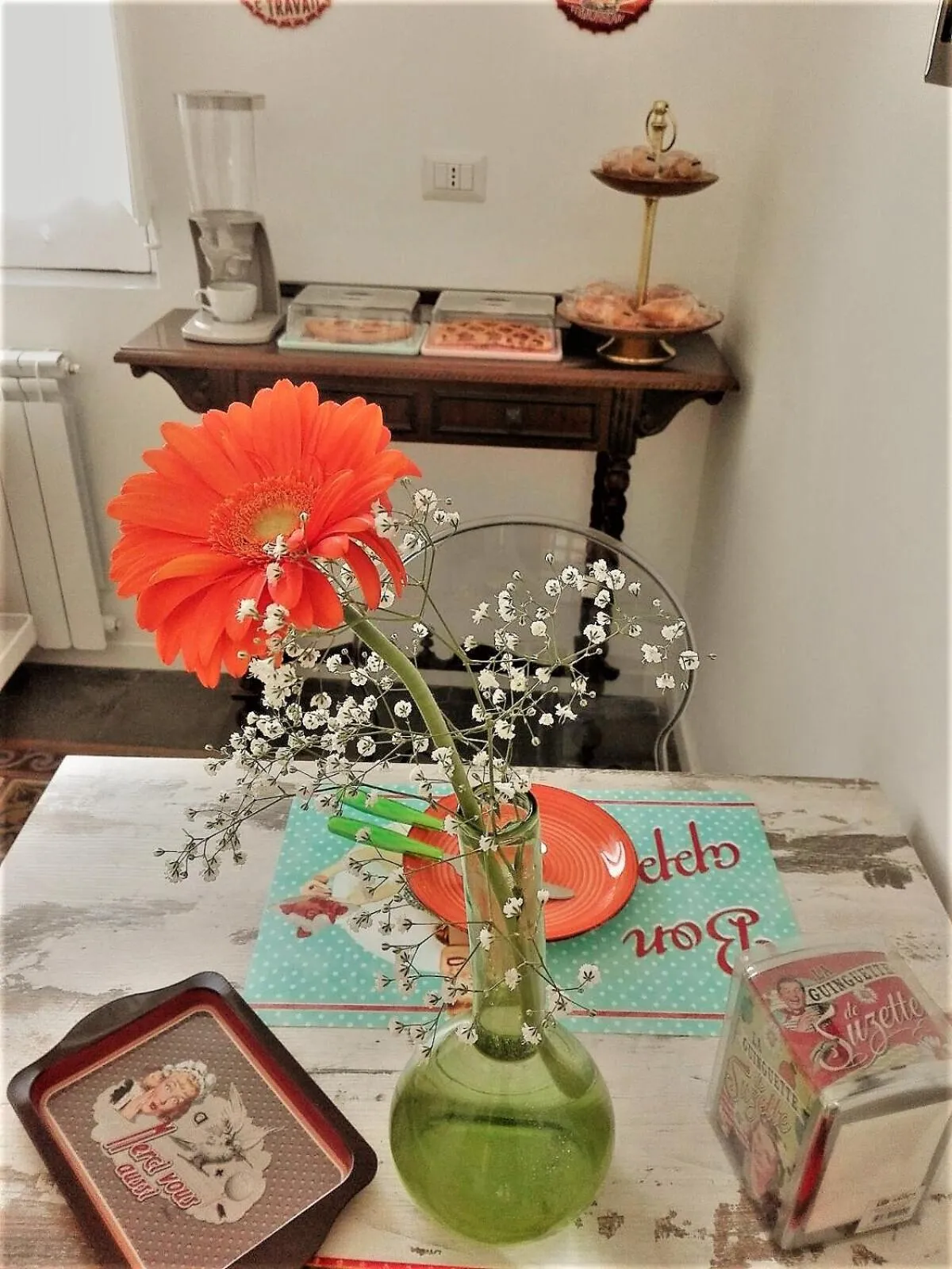 Dining area in Déjà Vu