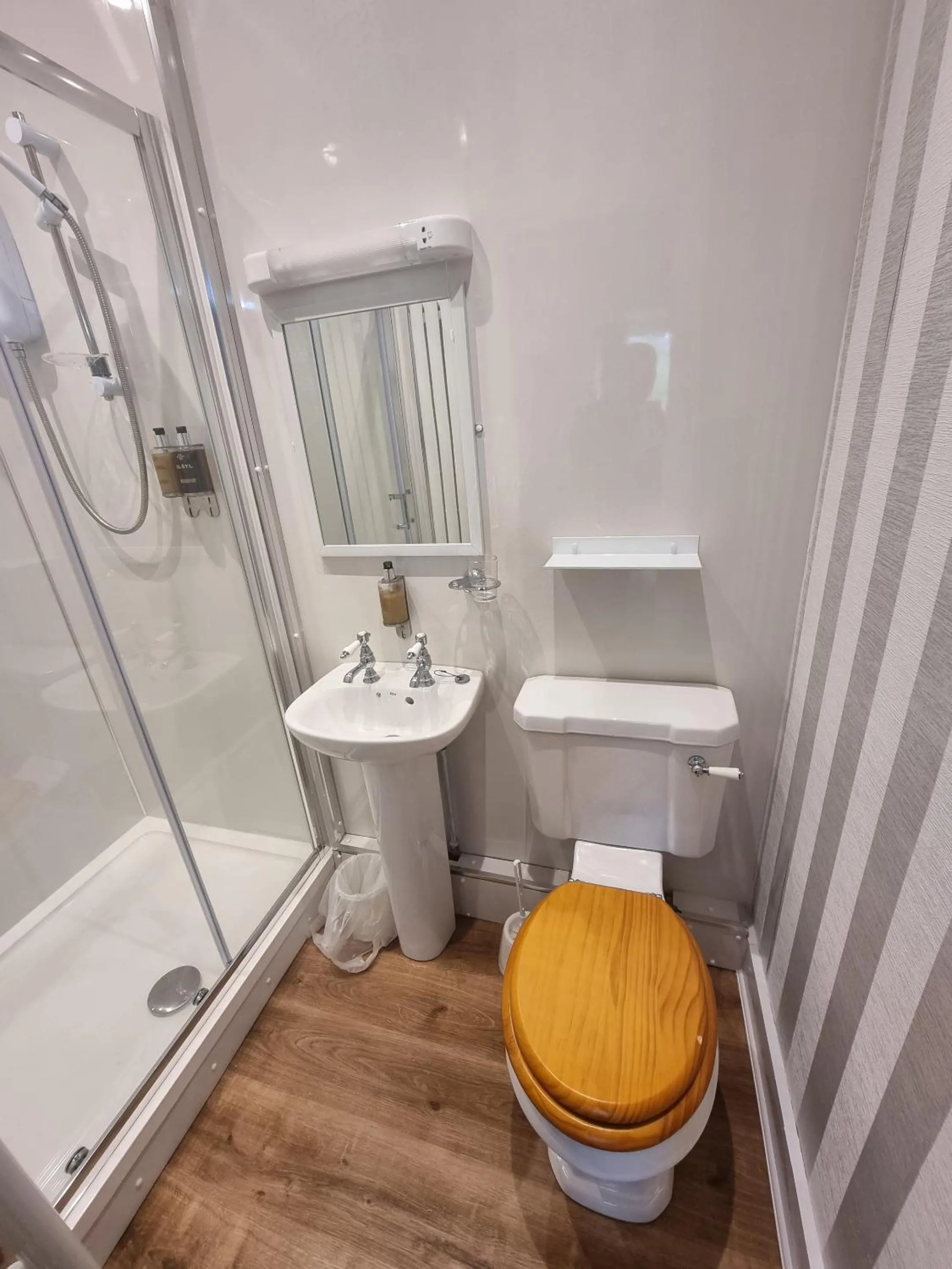 Bathroom in Roy Bridge Hotel