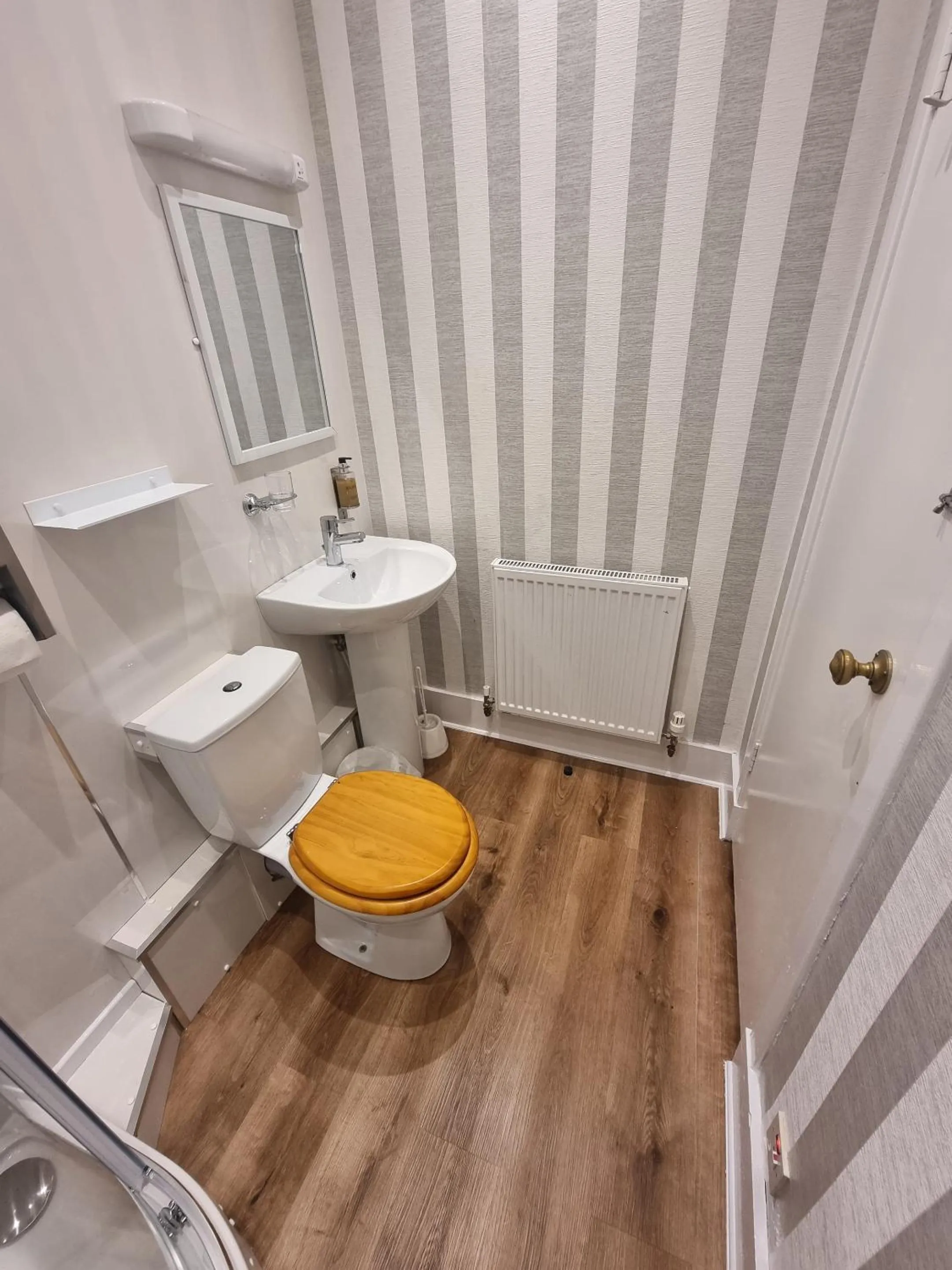 Bathroom in Roy Bridge Hotel