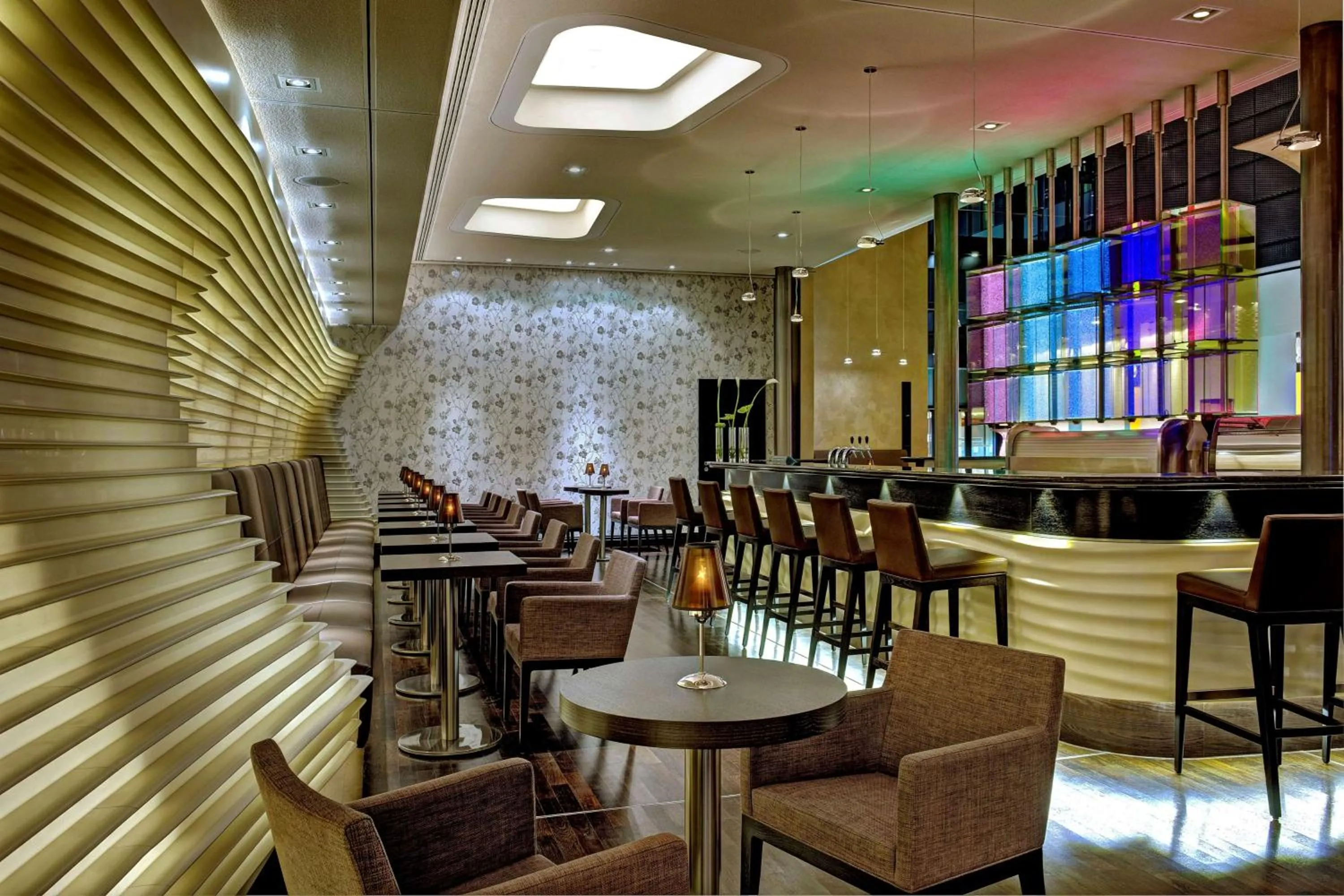 Lounge or bar in Hilton Frankfurt Airport