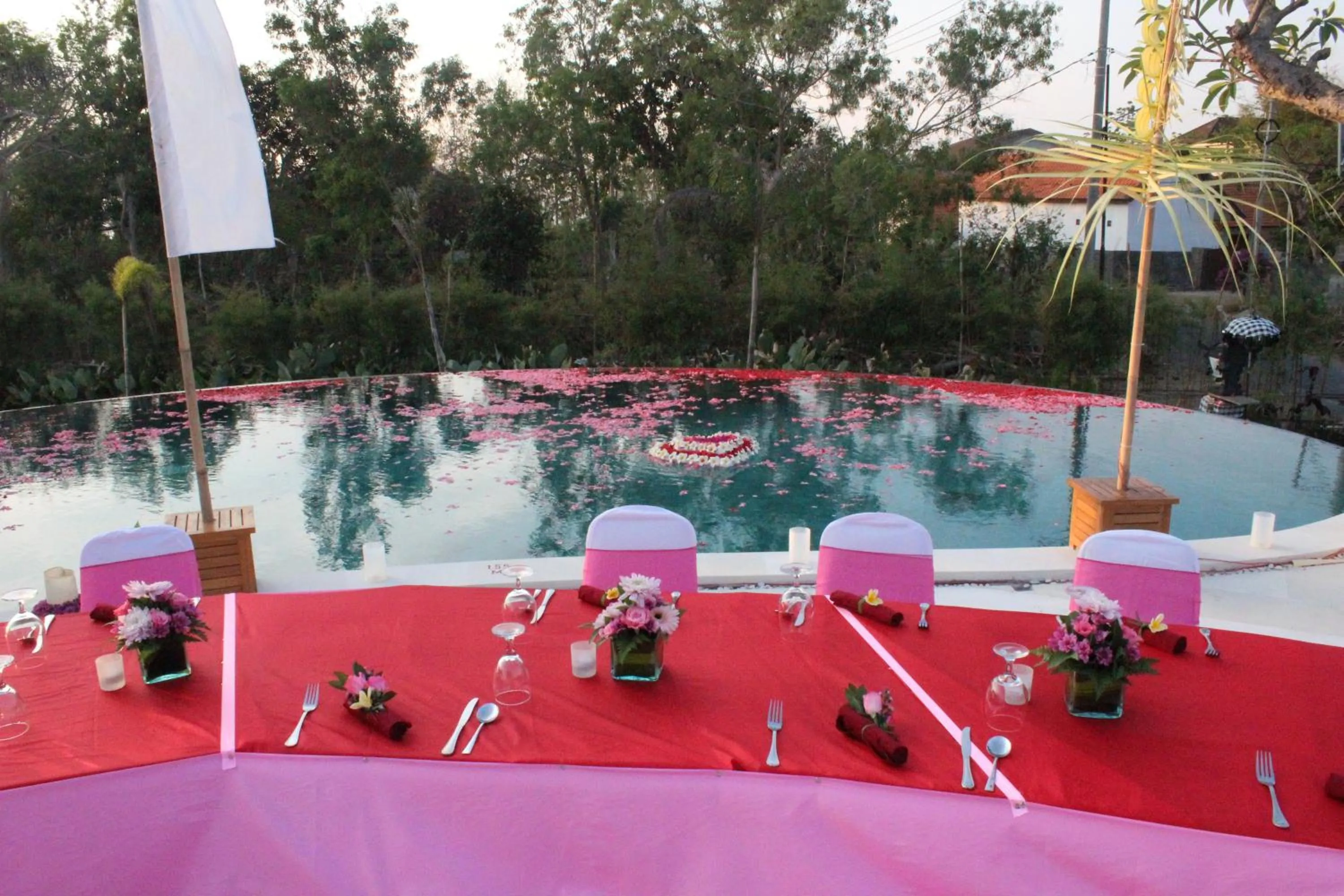 Swimming pool in Mahagiri Villas & Spa Dreamland