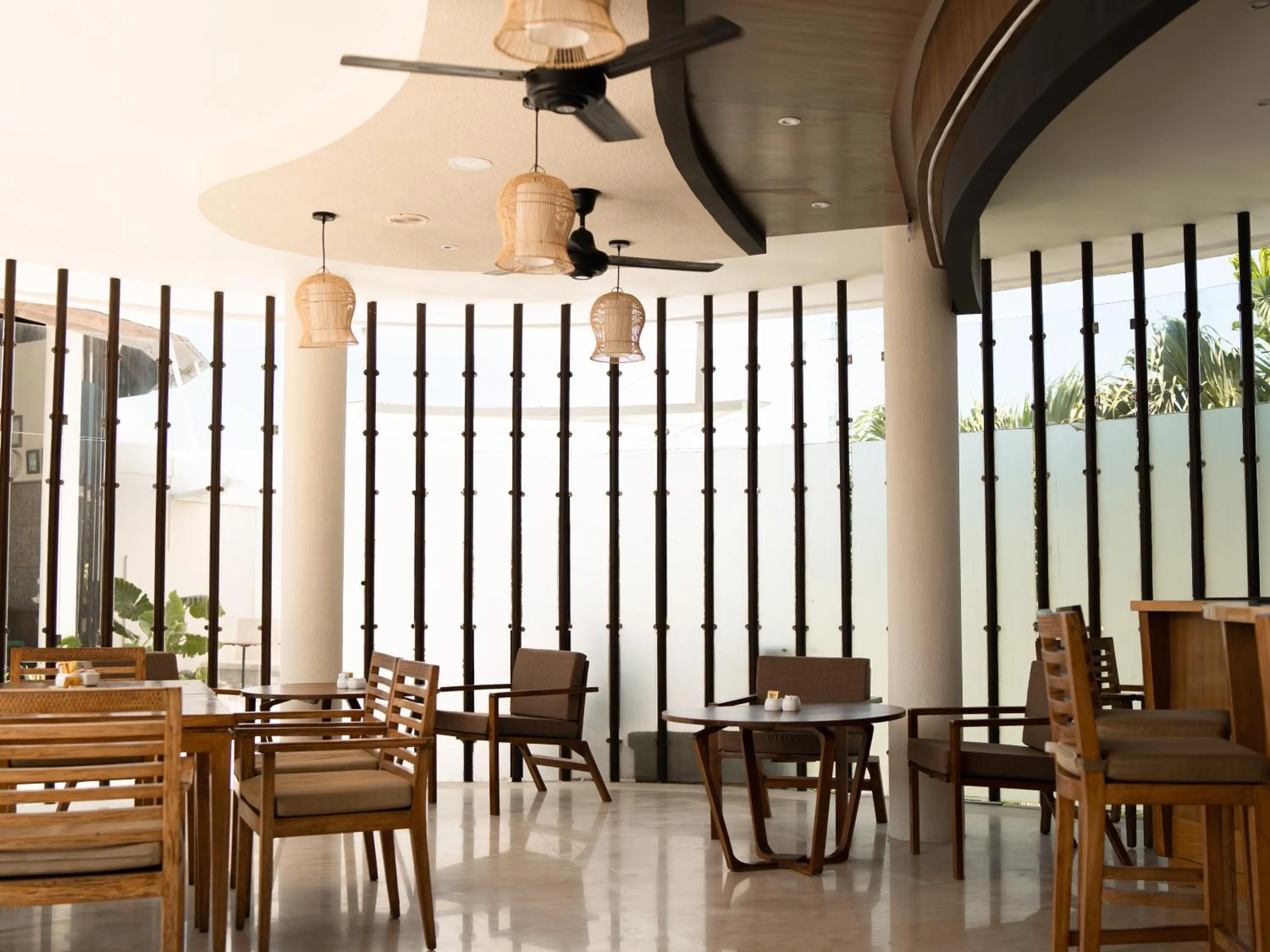 Restaurant/places to eat in Mahagiri Villas & Spa Dreamland