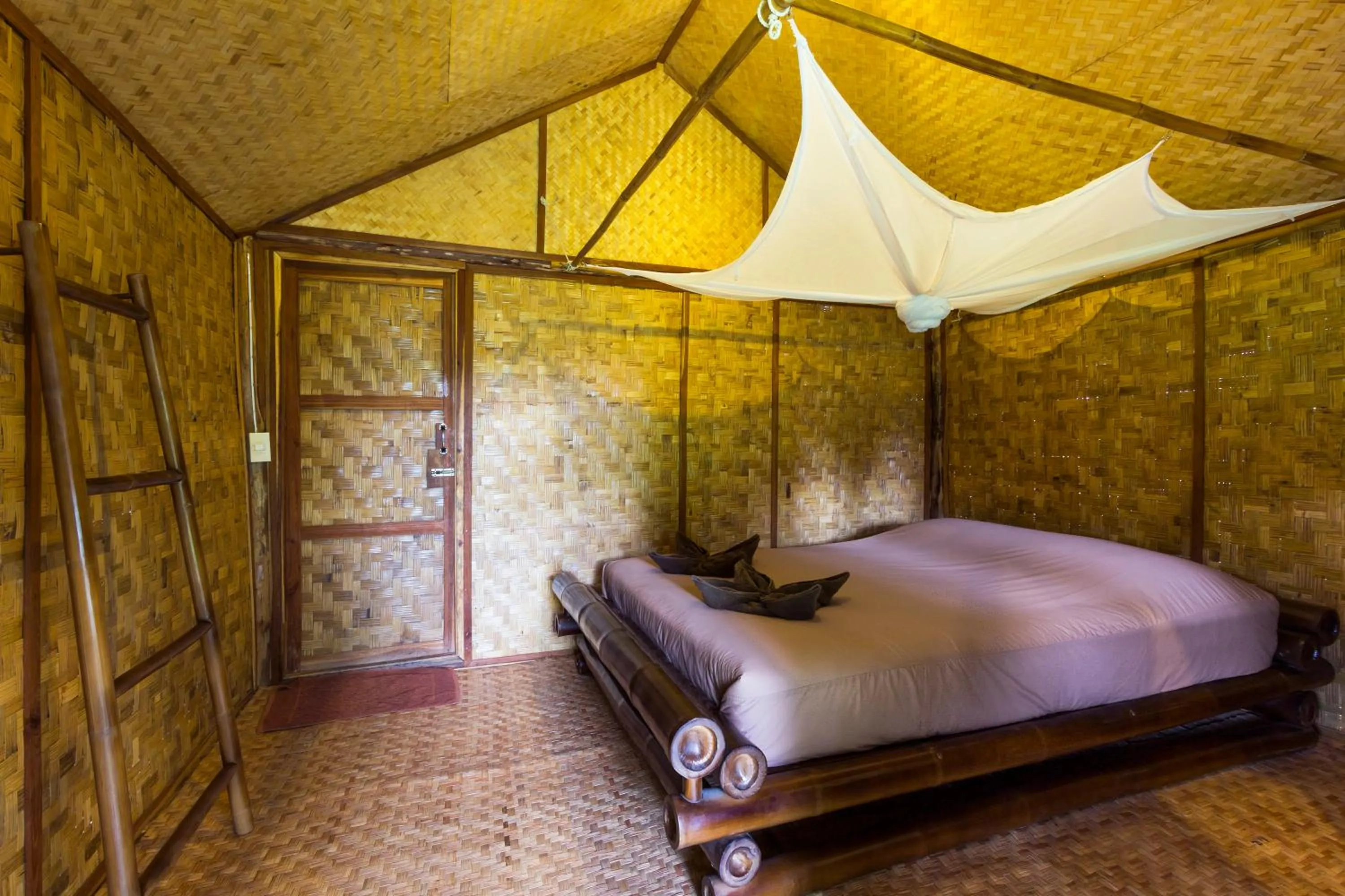 Photo of the whole room, Bed in Pai Country Hut
