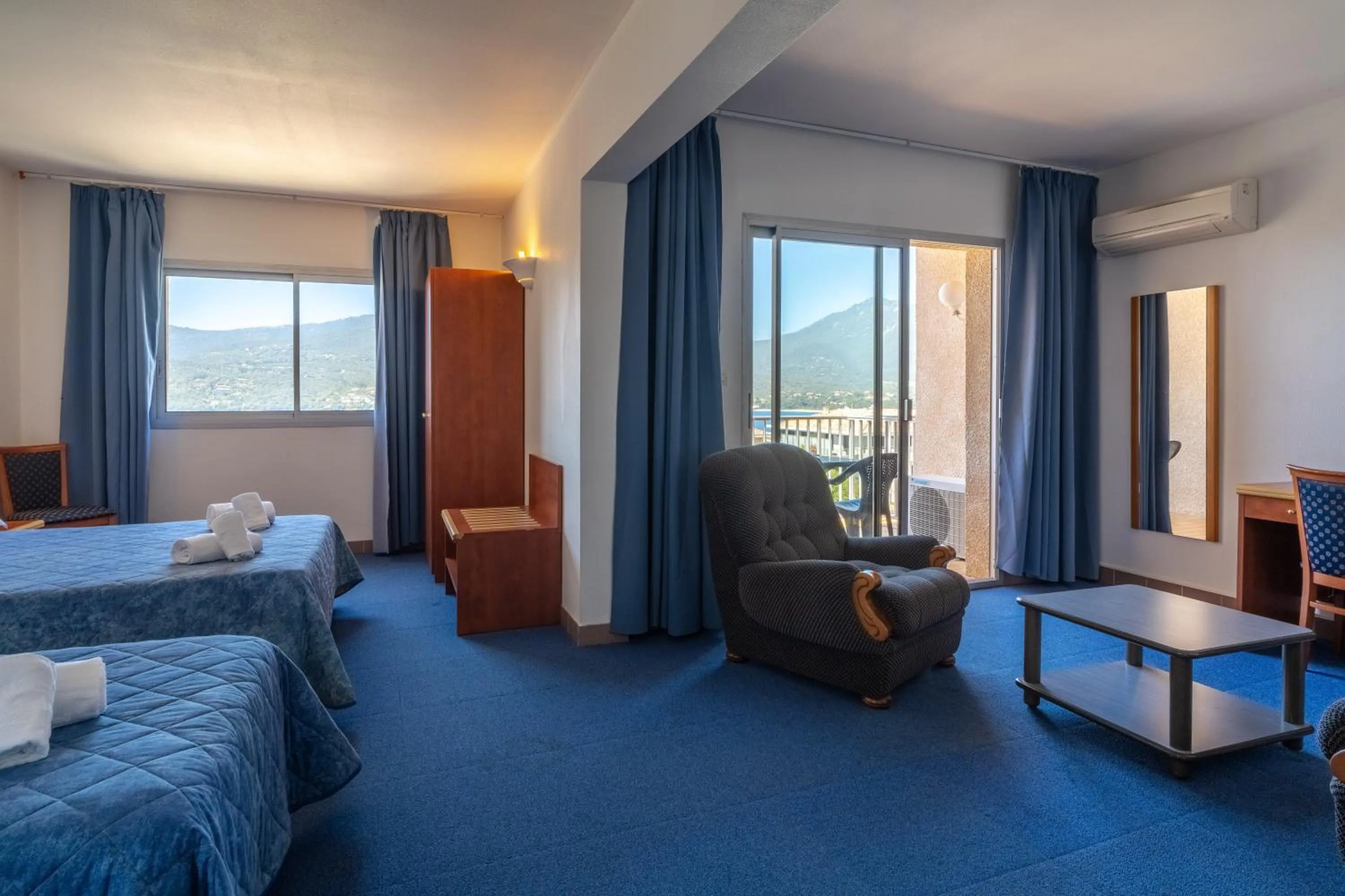 Bed in Hotel Hibiscus