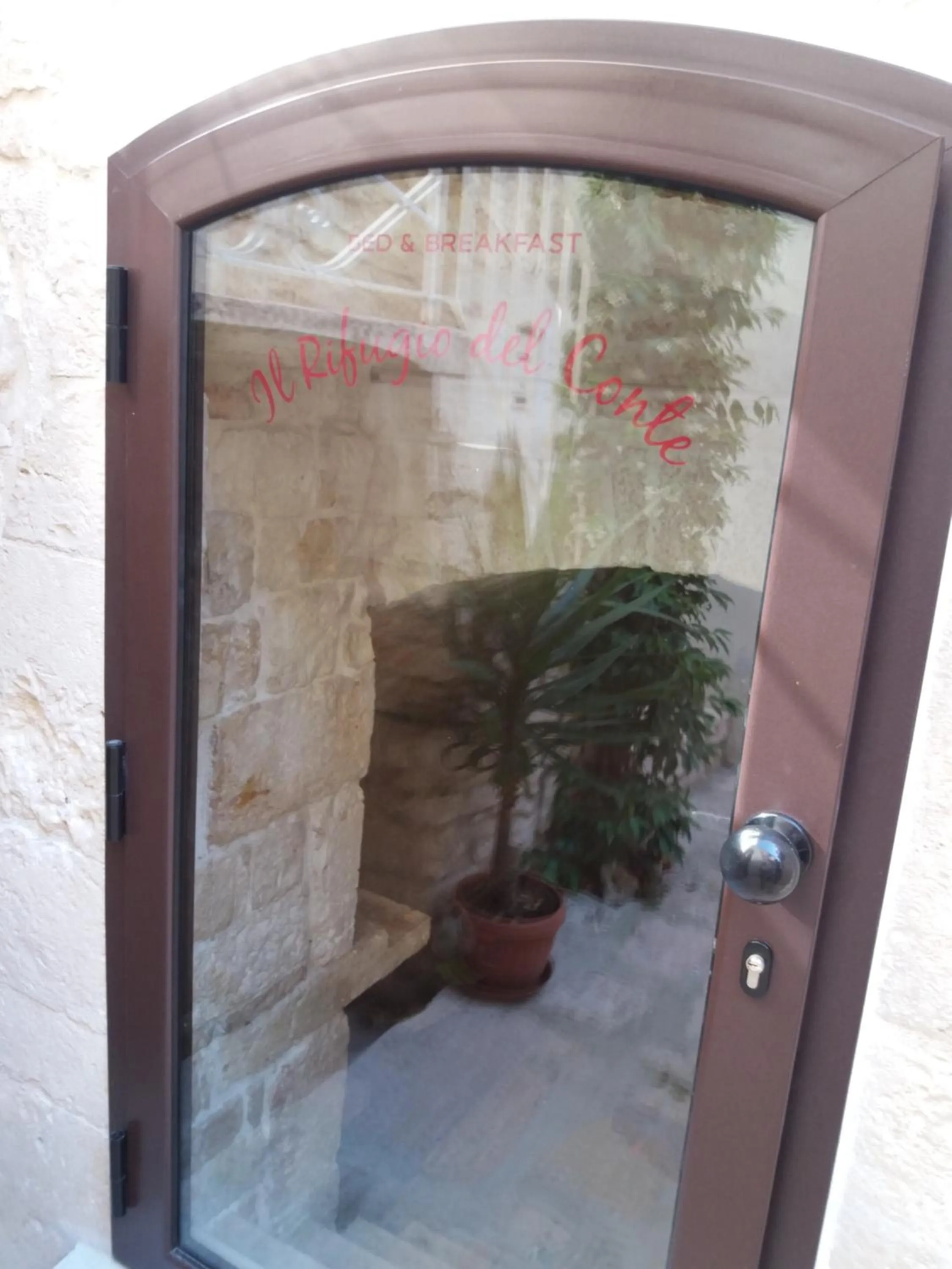 Facade/entrance in Il rifugio del conte