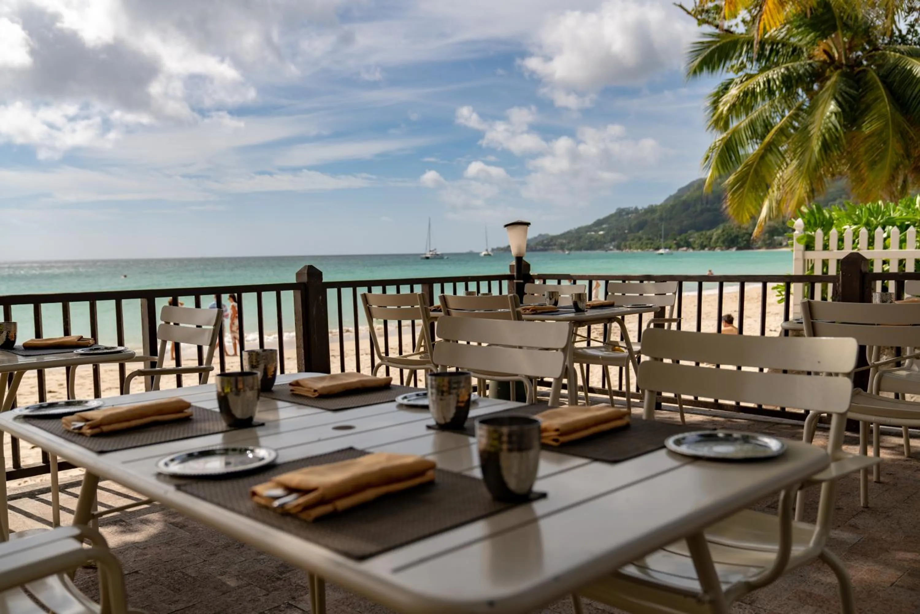 Restaurant/places to eat in Coral Strand Smart Choice