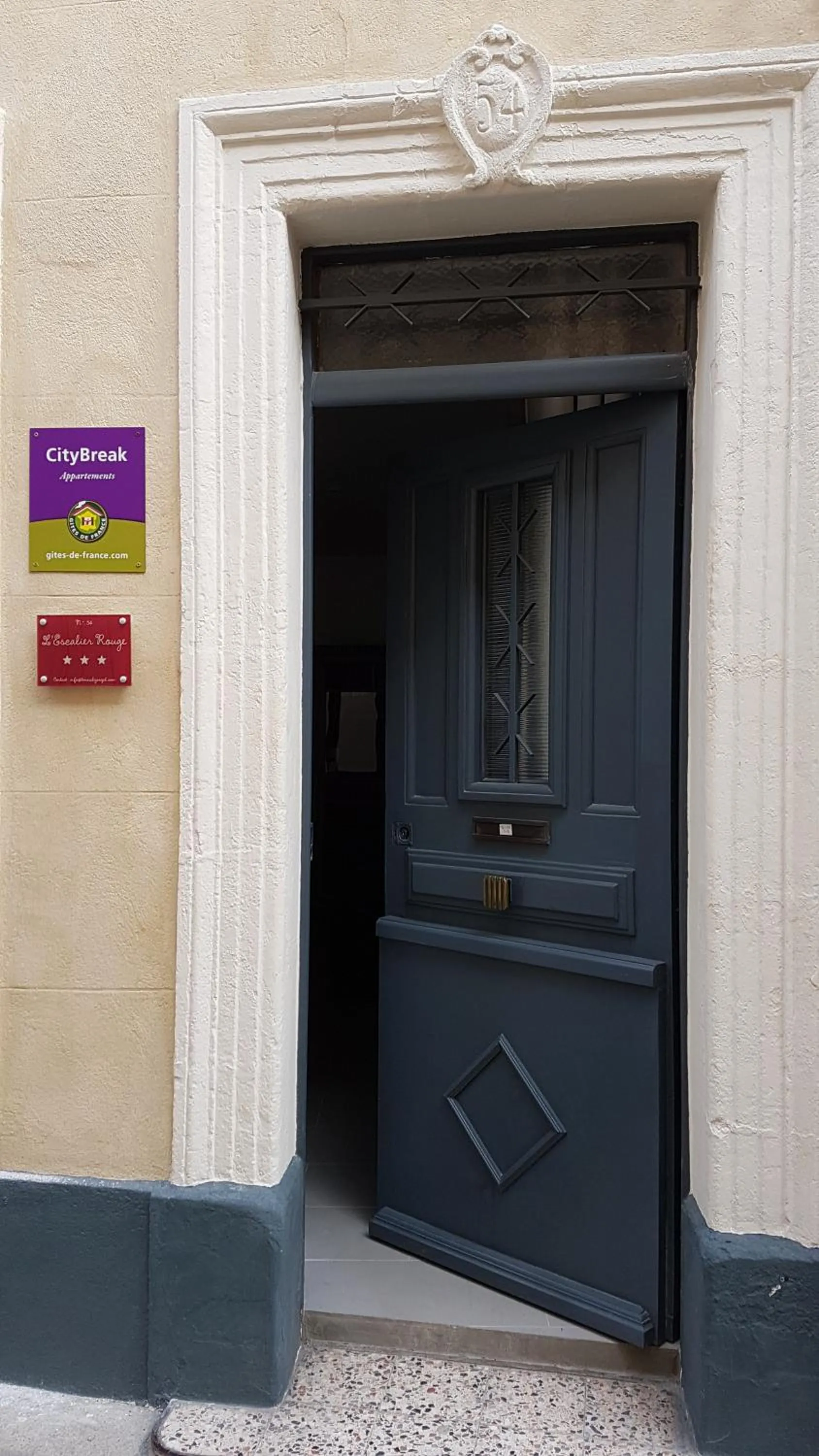 Property building in L'Escalier Rouge