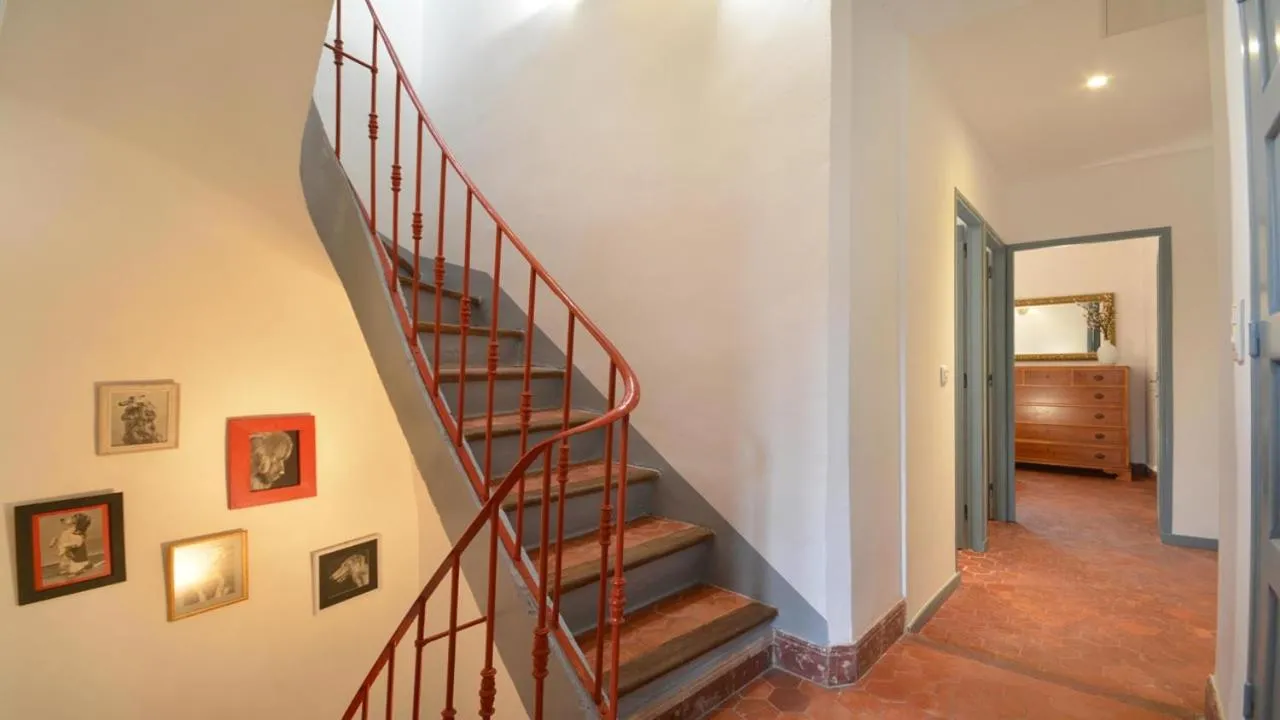 L'Escalier Rouge