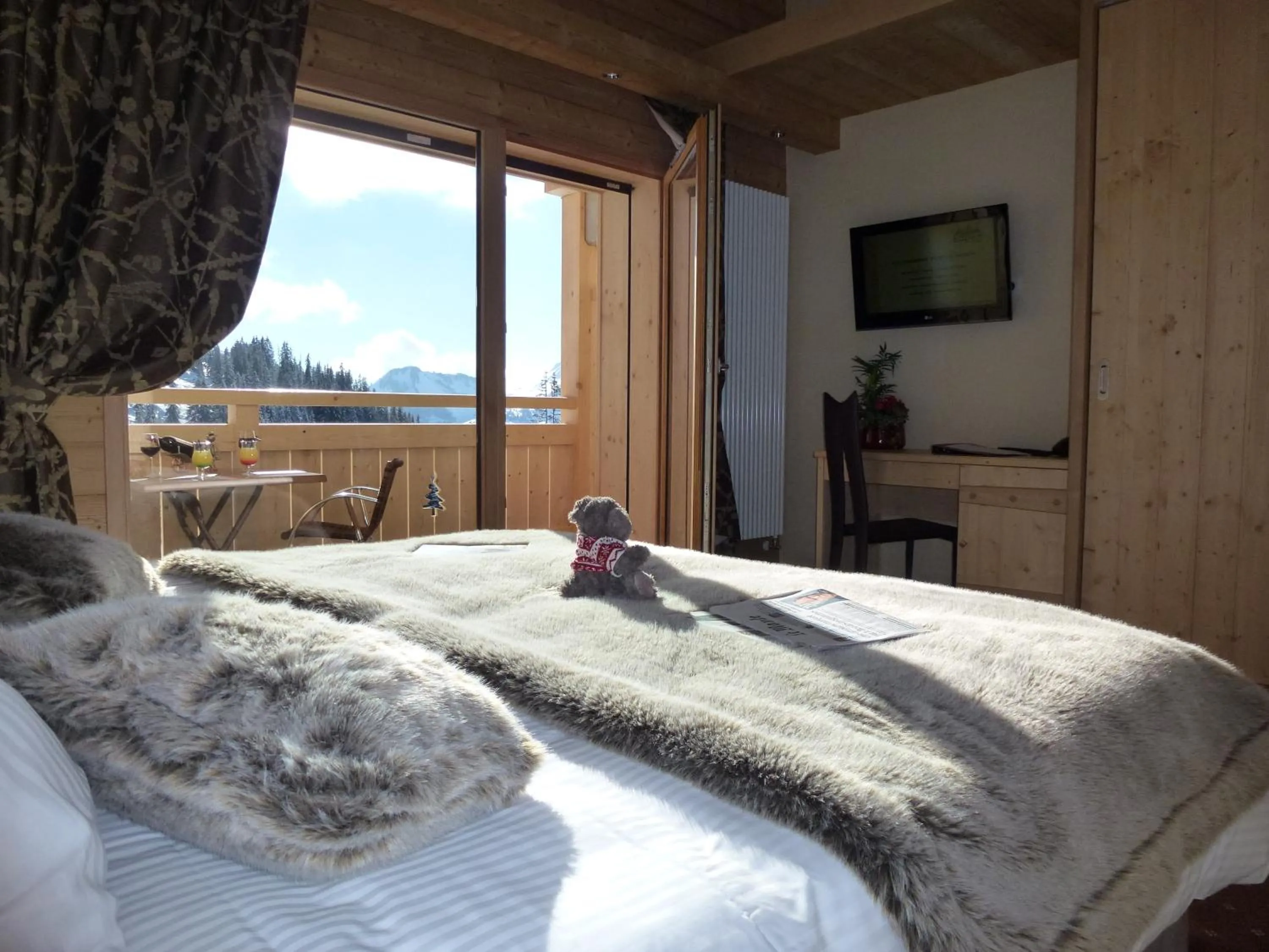 Bedroom, Bed in Hôtel Restaurant "Les Sapins" Wellness & Gourmet