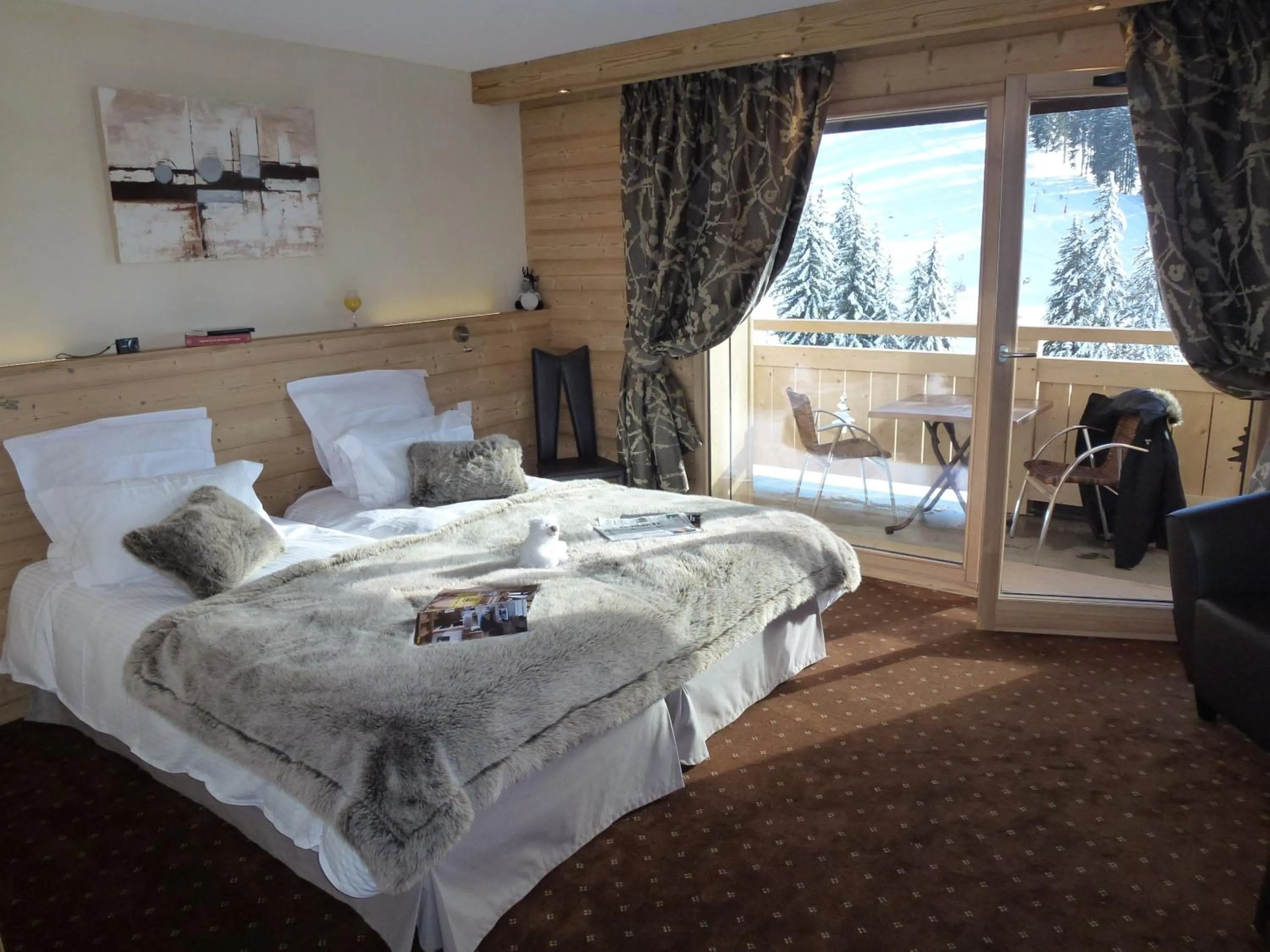 Bedroom, Bed in Hôtel Restaurant "Les Sapins" Wellness & Gourmet