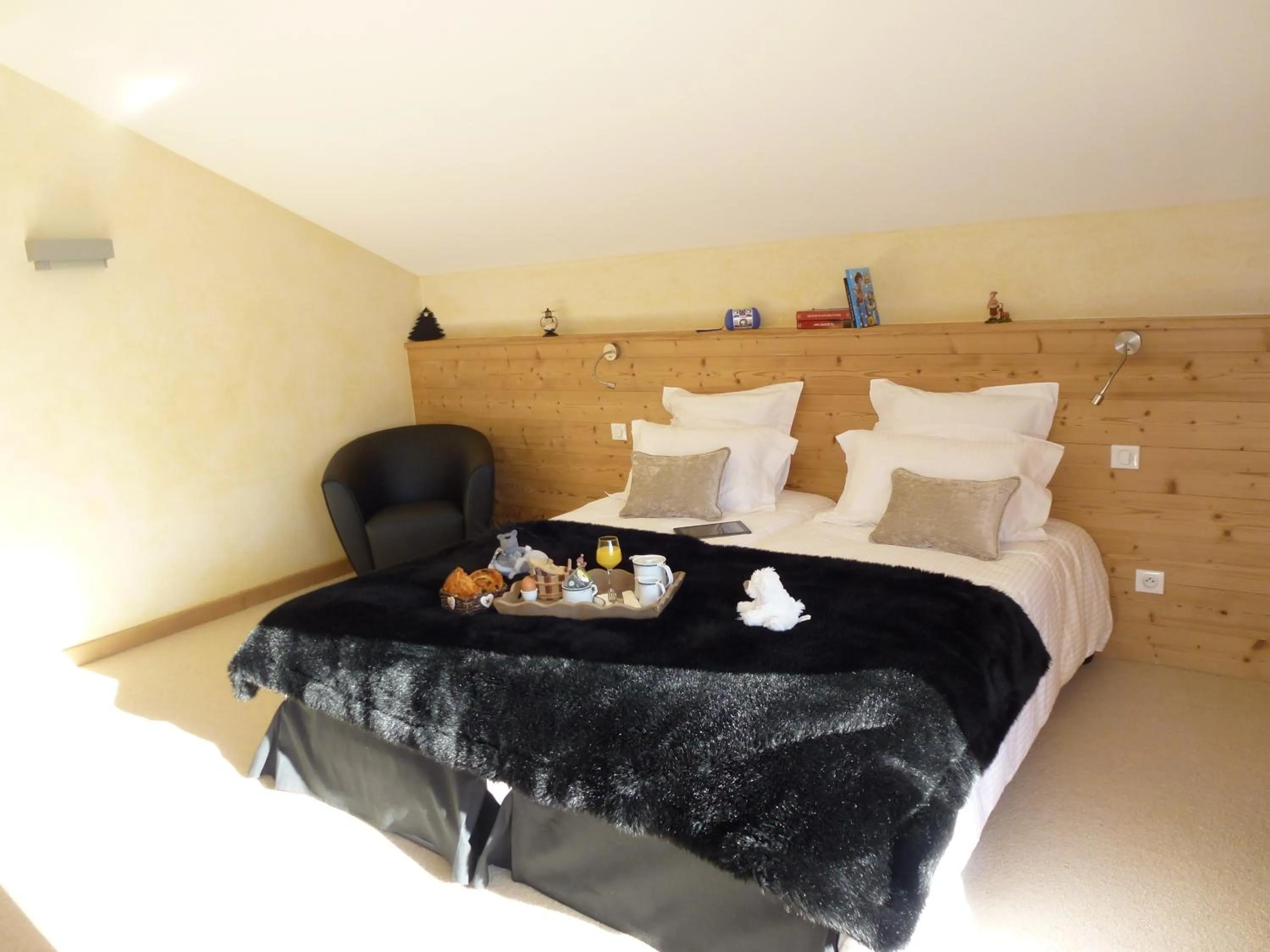 Photo of the whole room, Bed in Hôtel Restaurant "Les Sapins" Wellness & Gourmet