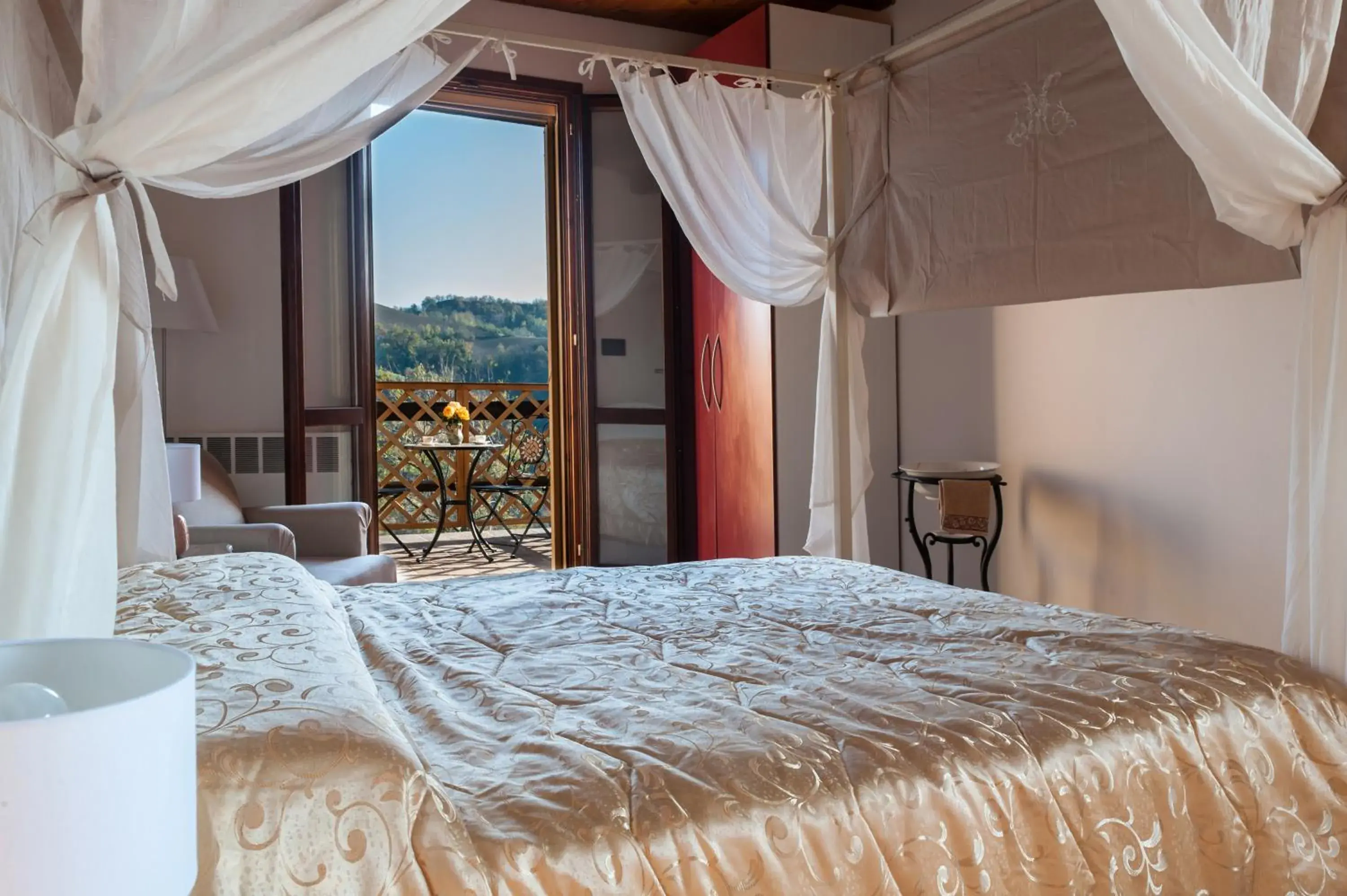 Junior Suite with Balcony - single occupancy in Pizzicalaluna Agriturismo Olistico sulle Colline di Pianoro Junior Suite with Balcony - single occupancy in Pizzicalaluna Agriturismo Olistico sulle Colline di Pianoro