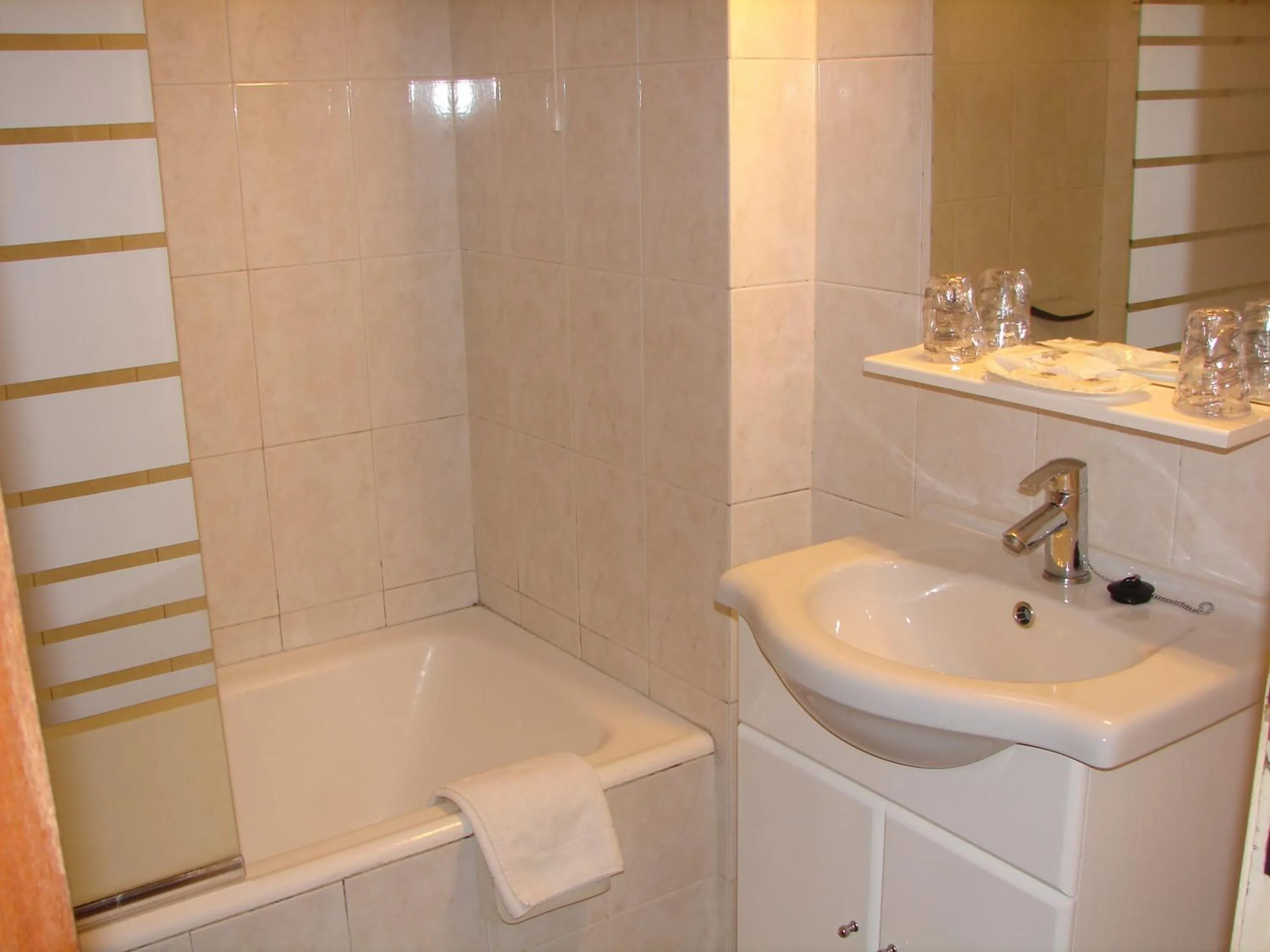 Shower in Hotel Santa Barbara