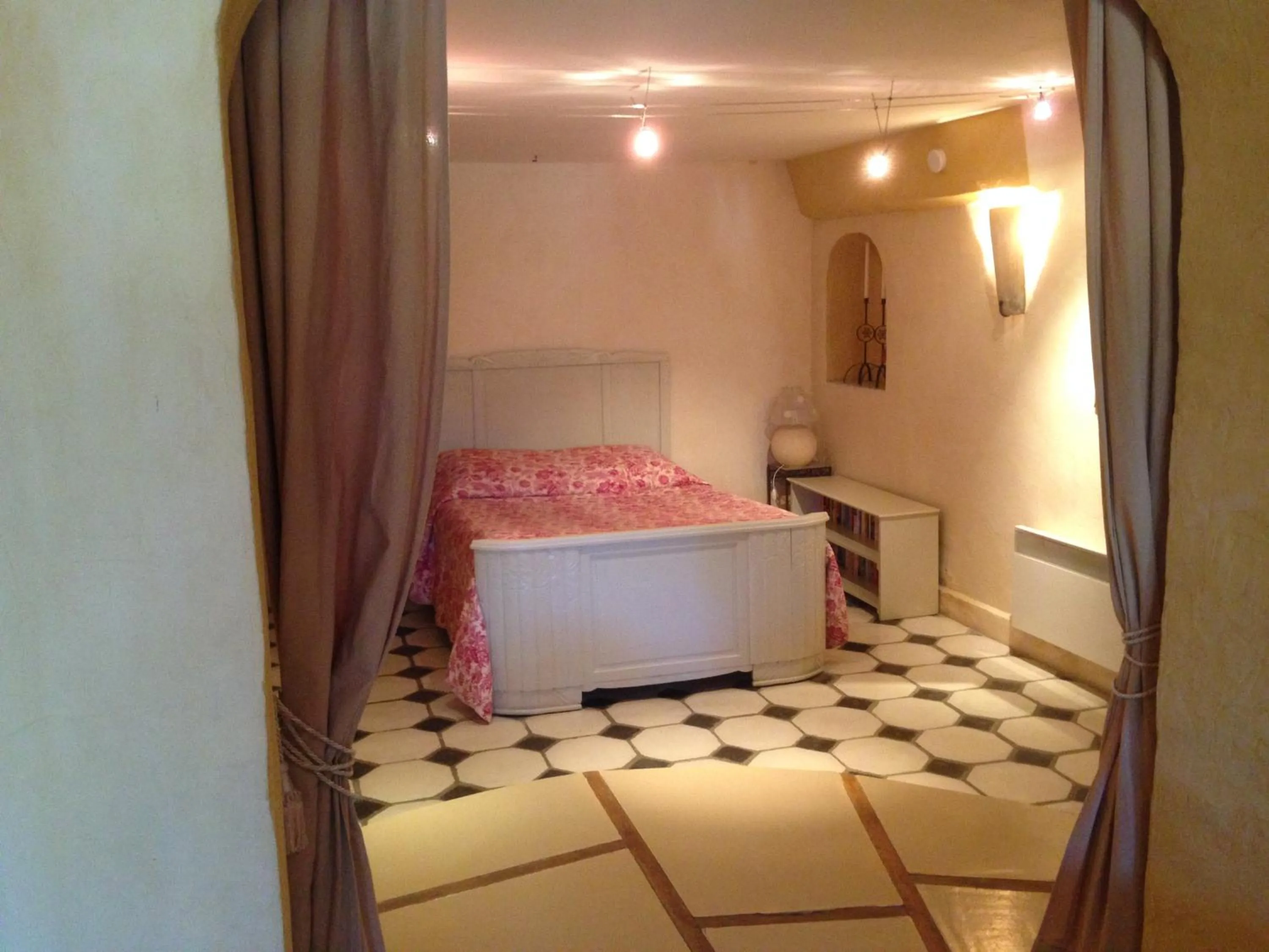 Photo of the whole room, Bed in Gites Climatisés Piscine Chauffée La Balancelle