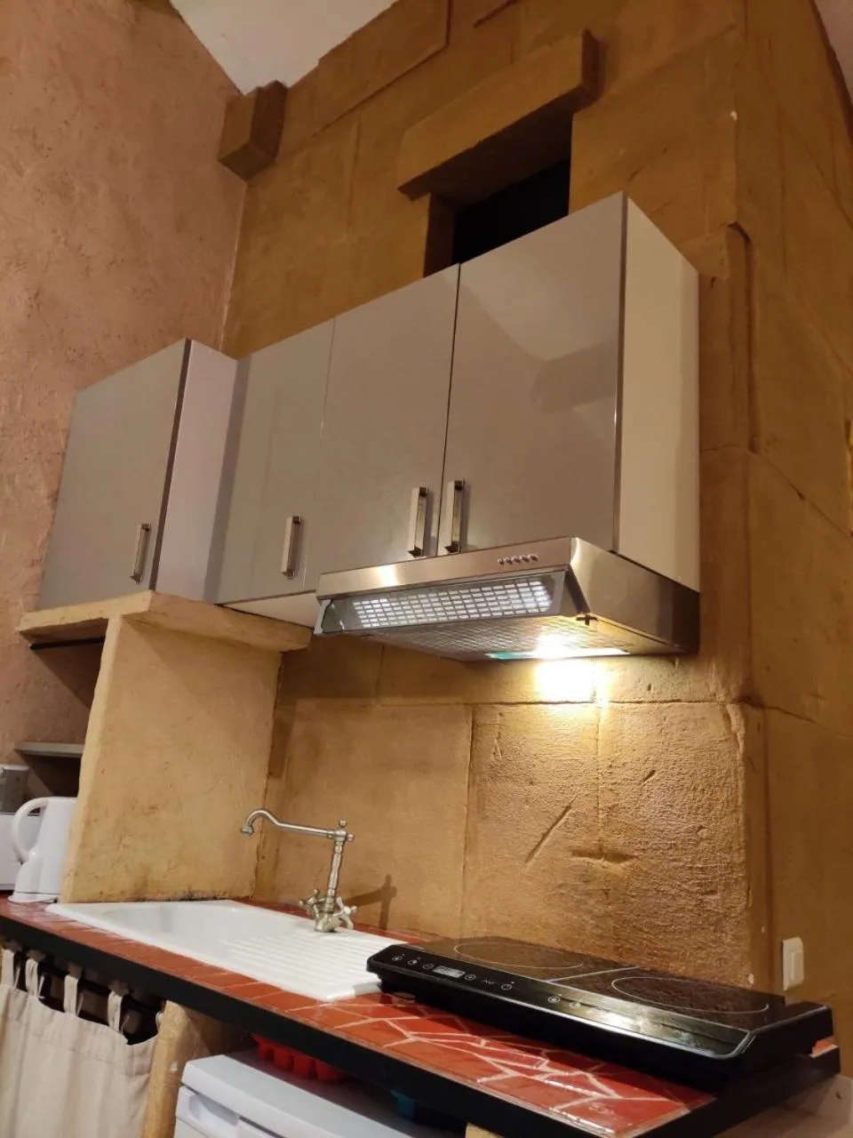 Kitchen or kitchenette in Gites Climatisés Piscine Chauffée La Balancelle