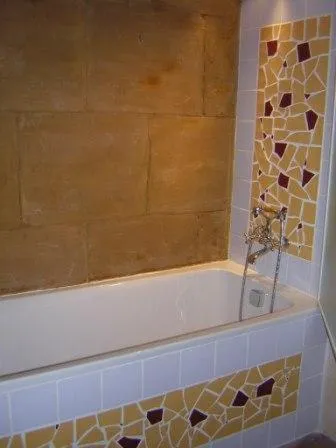 Bathroom in Gites Climatisés Piscine Chauffée La Balancelle