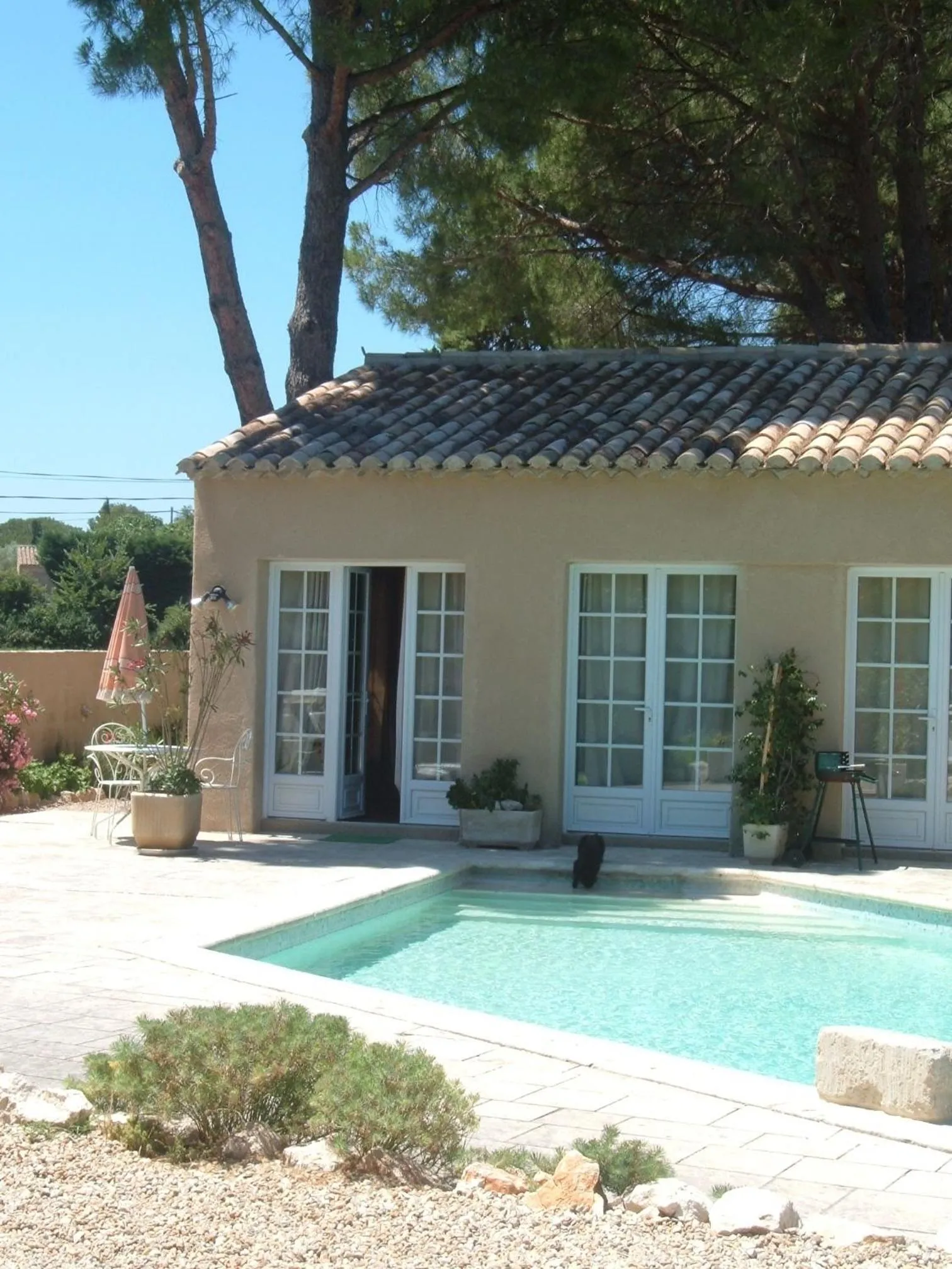 Swimming pool in Gites Climatisés Piscine Chauffée La Balancelle