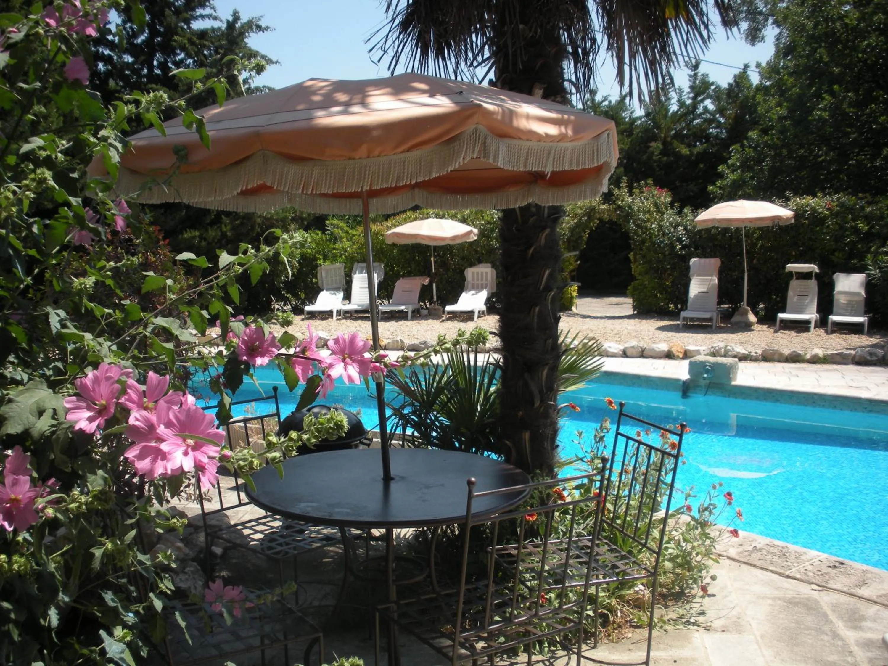 Swimming pool in Gites Climatisés Piscine Chauffée La Balancelle