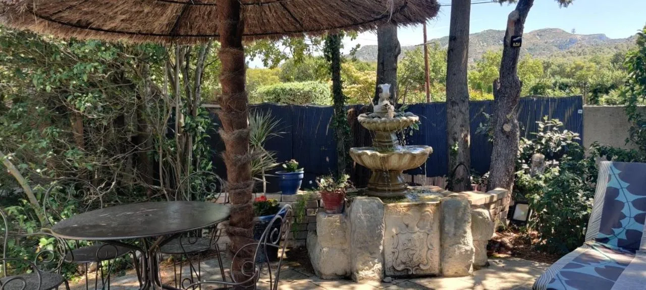 Patio in Gites Climatisés Piscine Chauffée La Balancelle