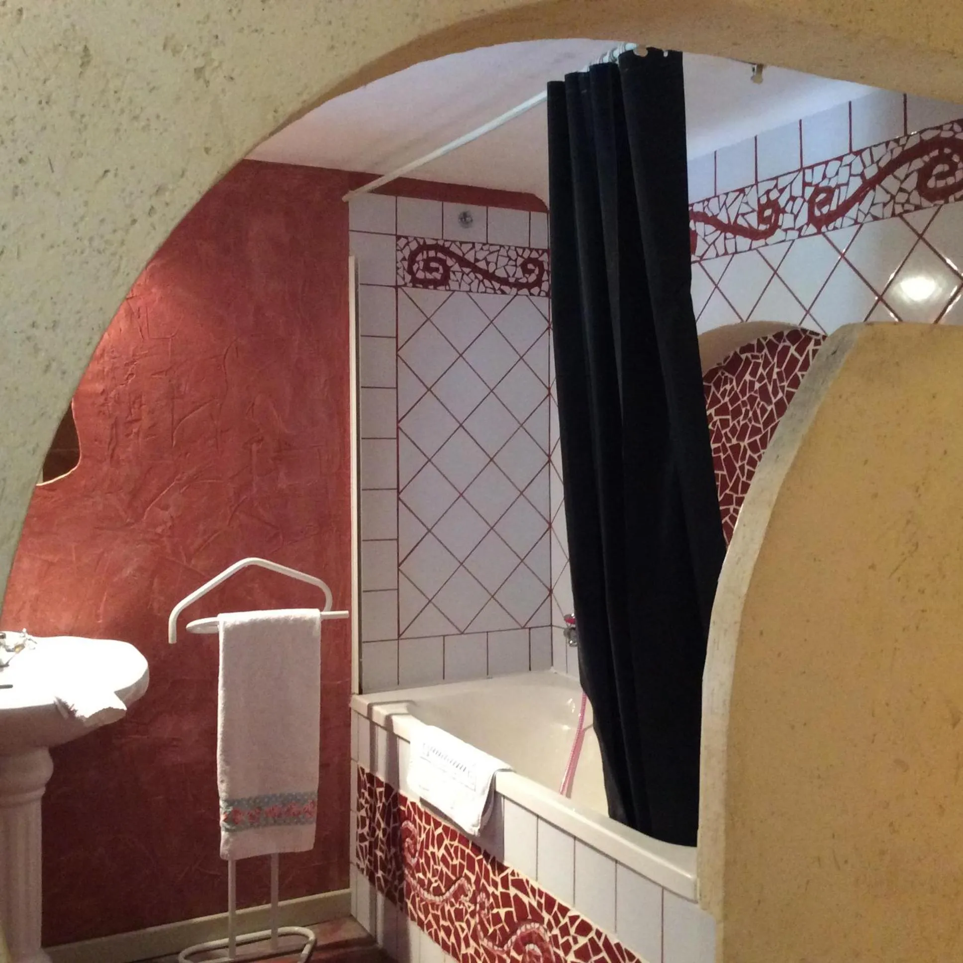 Bathroom in Gites Climatisés Piscine Chauffée La Balancelle