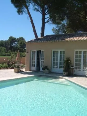 Swimming pool in Gites Climatisés Piscine Chauffée La Balancelle