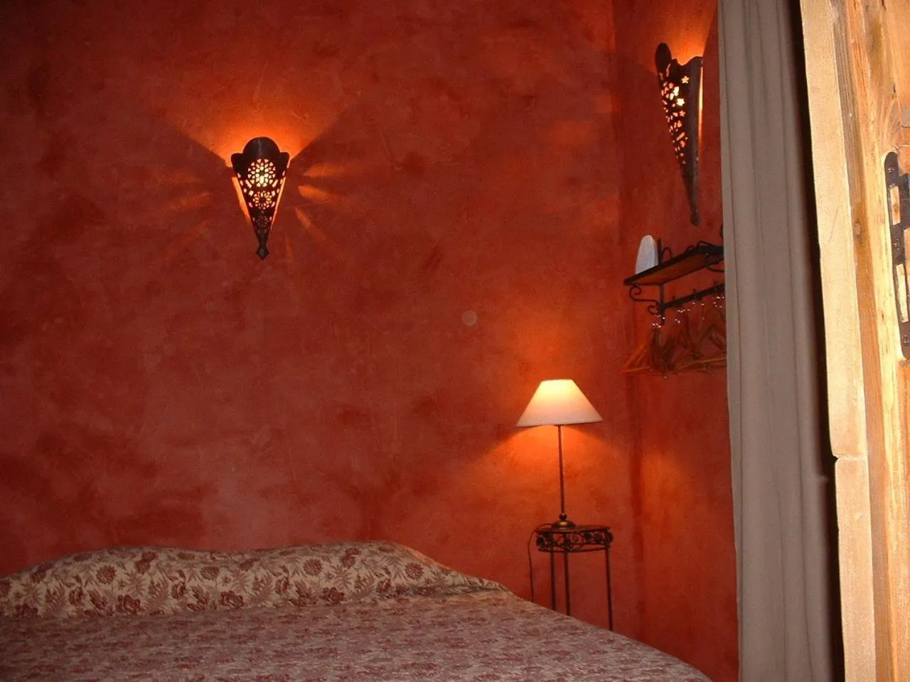 Photo of the whole room, Bed in Gites Climatisés Piscine Chauffée La Balancelle