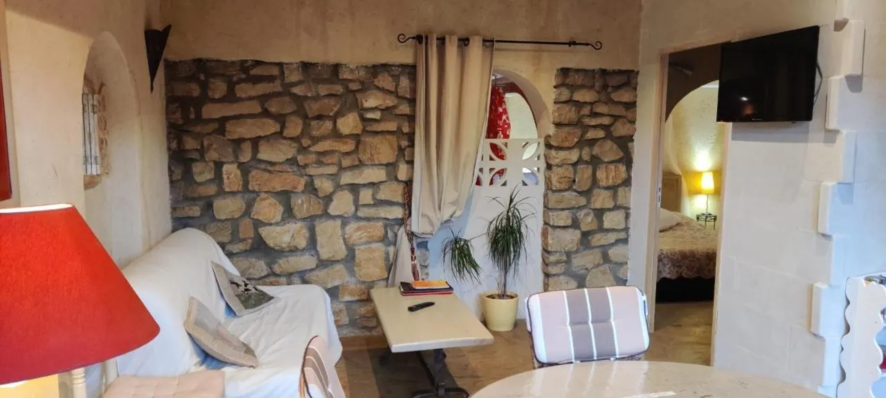 Living room in Gites Climatisés Piscine Chauffée La Balancelle