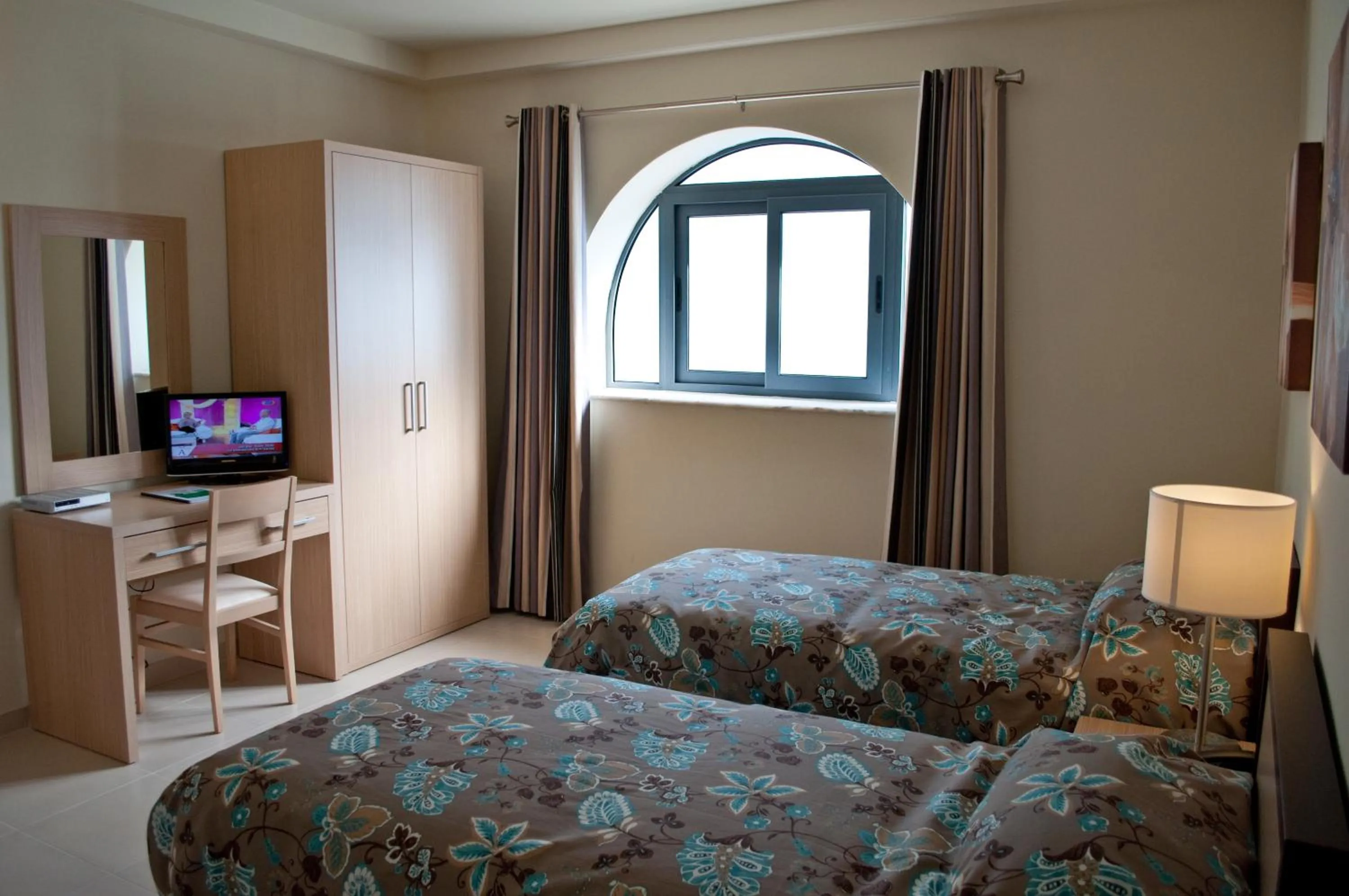 Day, Bed in Hotel Kappara