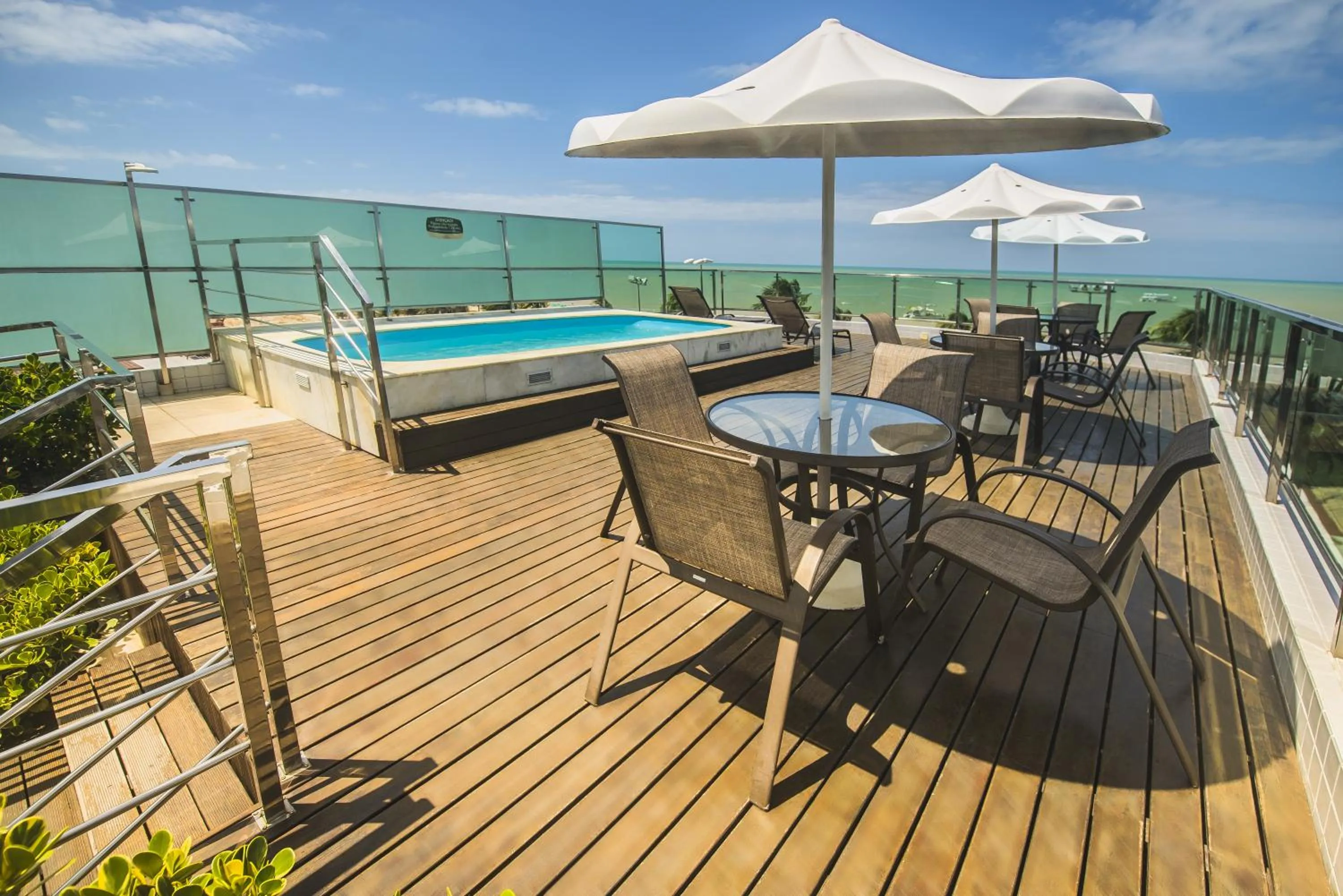 Swimming pool in Hotel Corais de Tambau