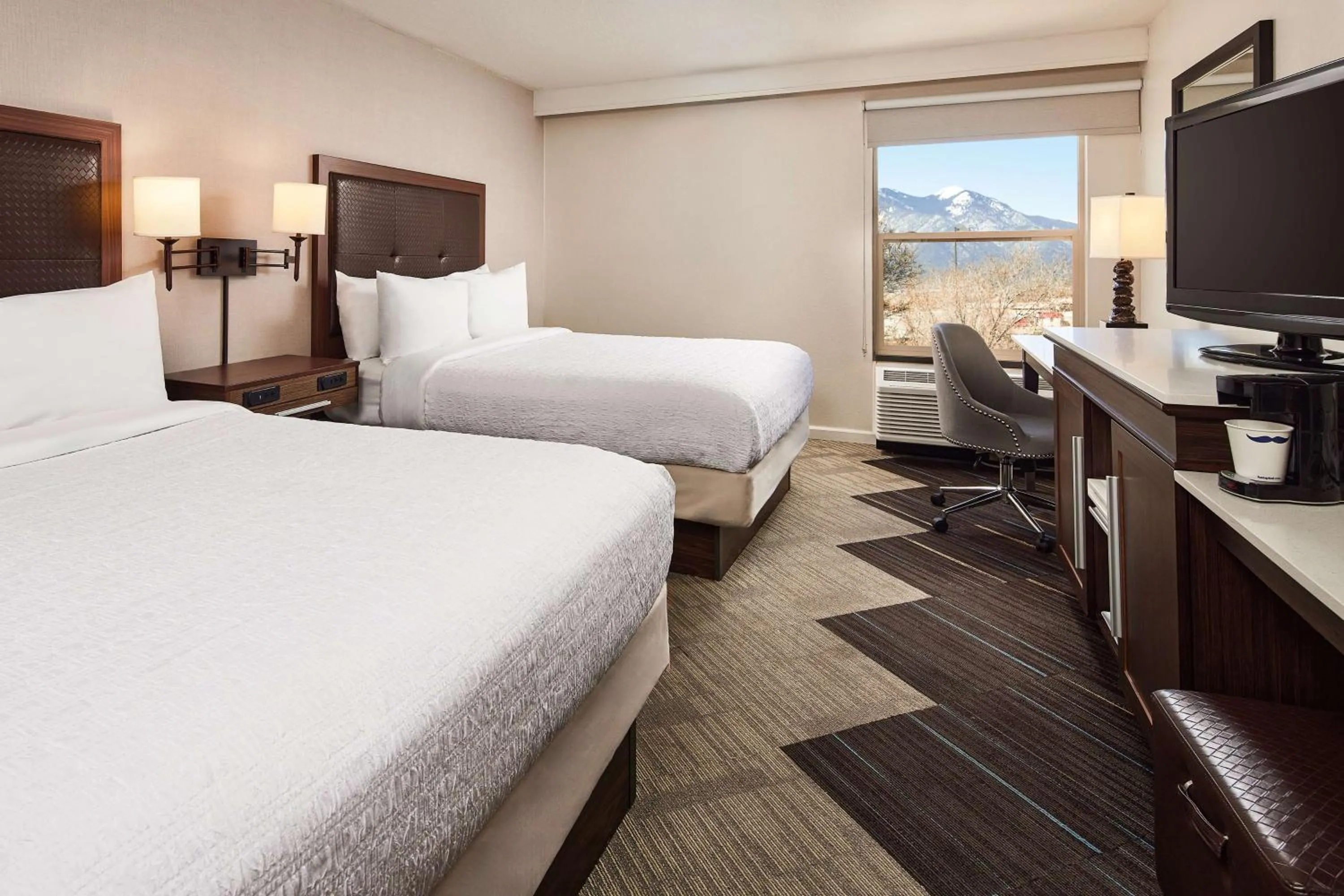 Bed in Hampton Inn Taos