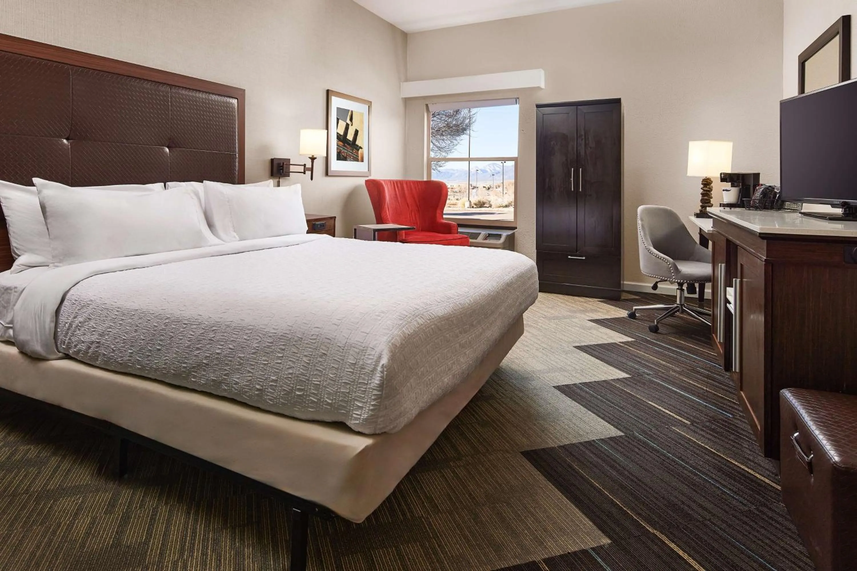 Bed in Hampton Inn Taos