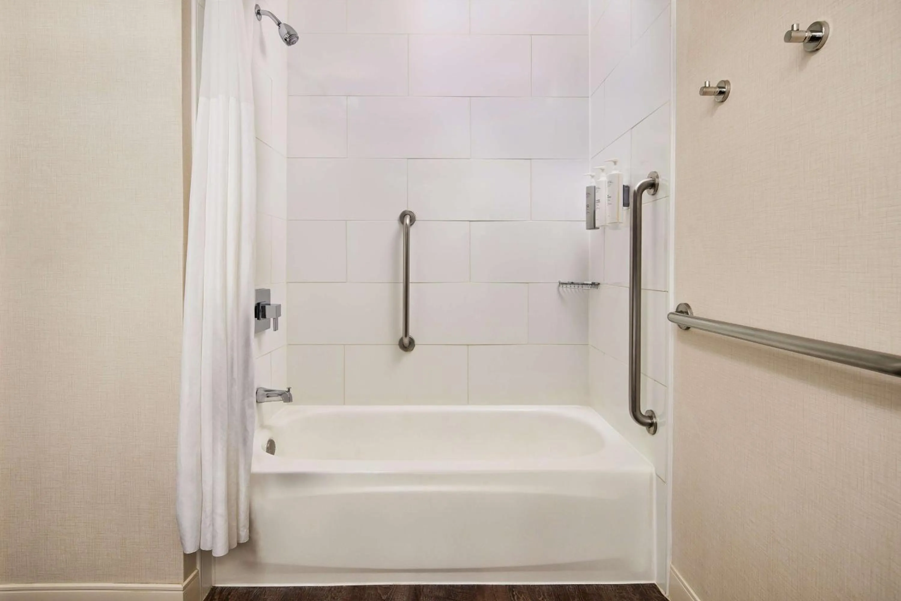 Bathroom in Hampton Inn Taos