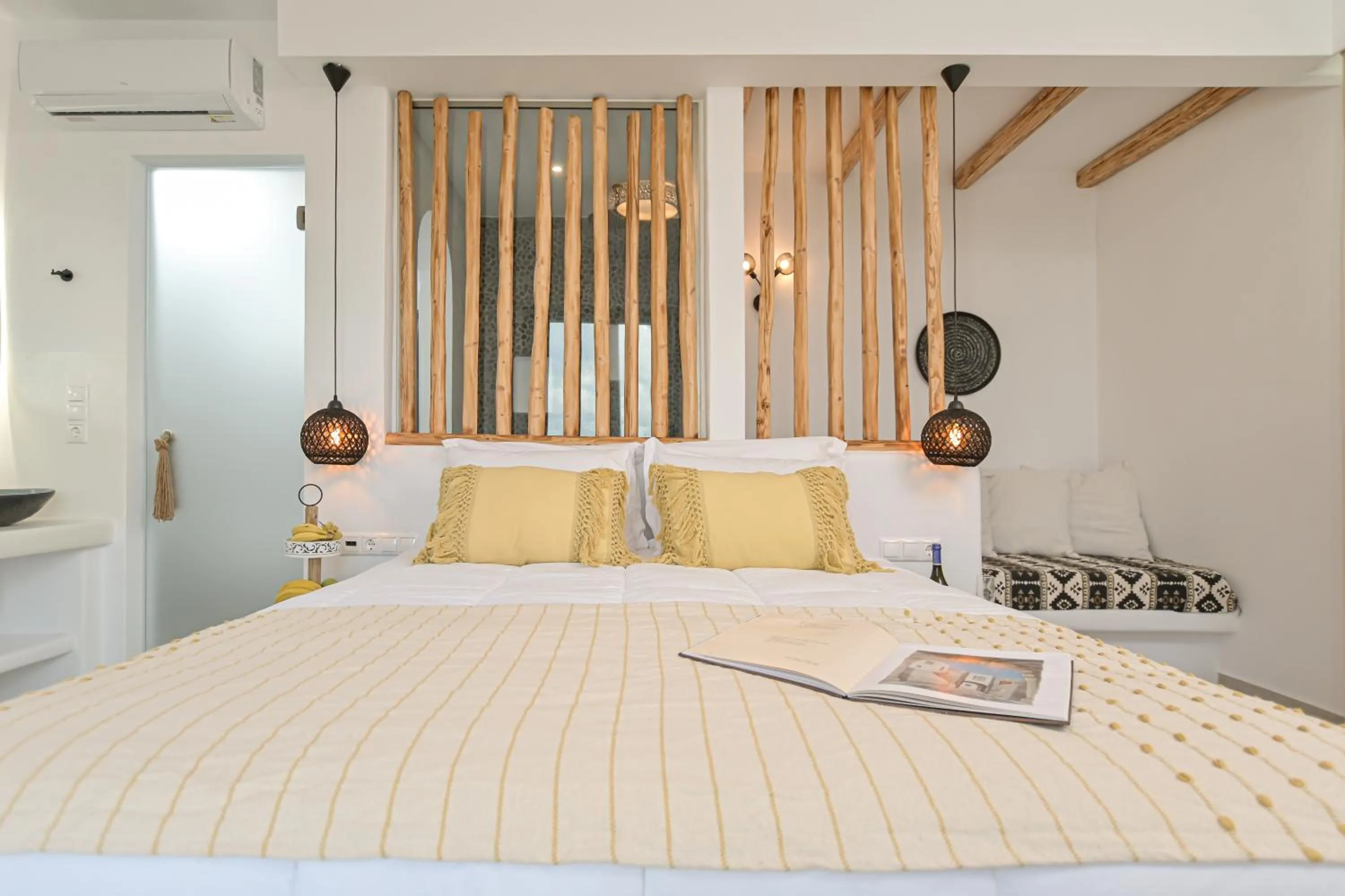 Restaurant/places to eat, Bed in Marine Dream