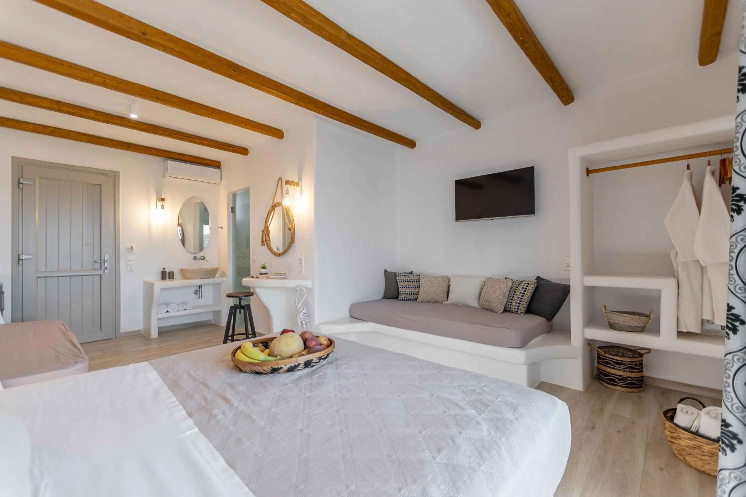 Shower, Bed in Marine Dream